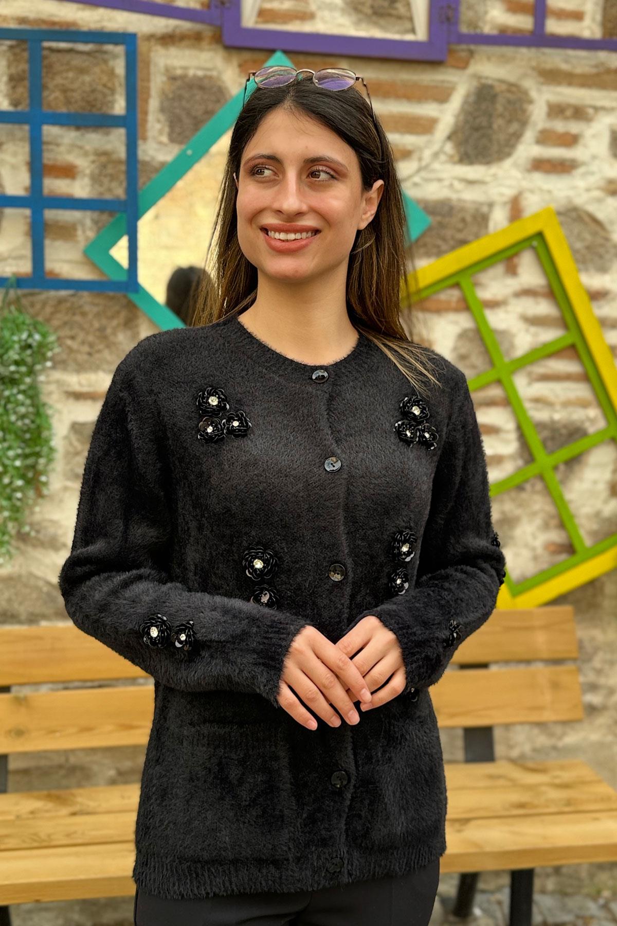 Pul Boncuk İşlemeli Düğmeli Yumoş Hırka - SİYAH