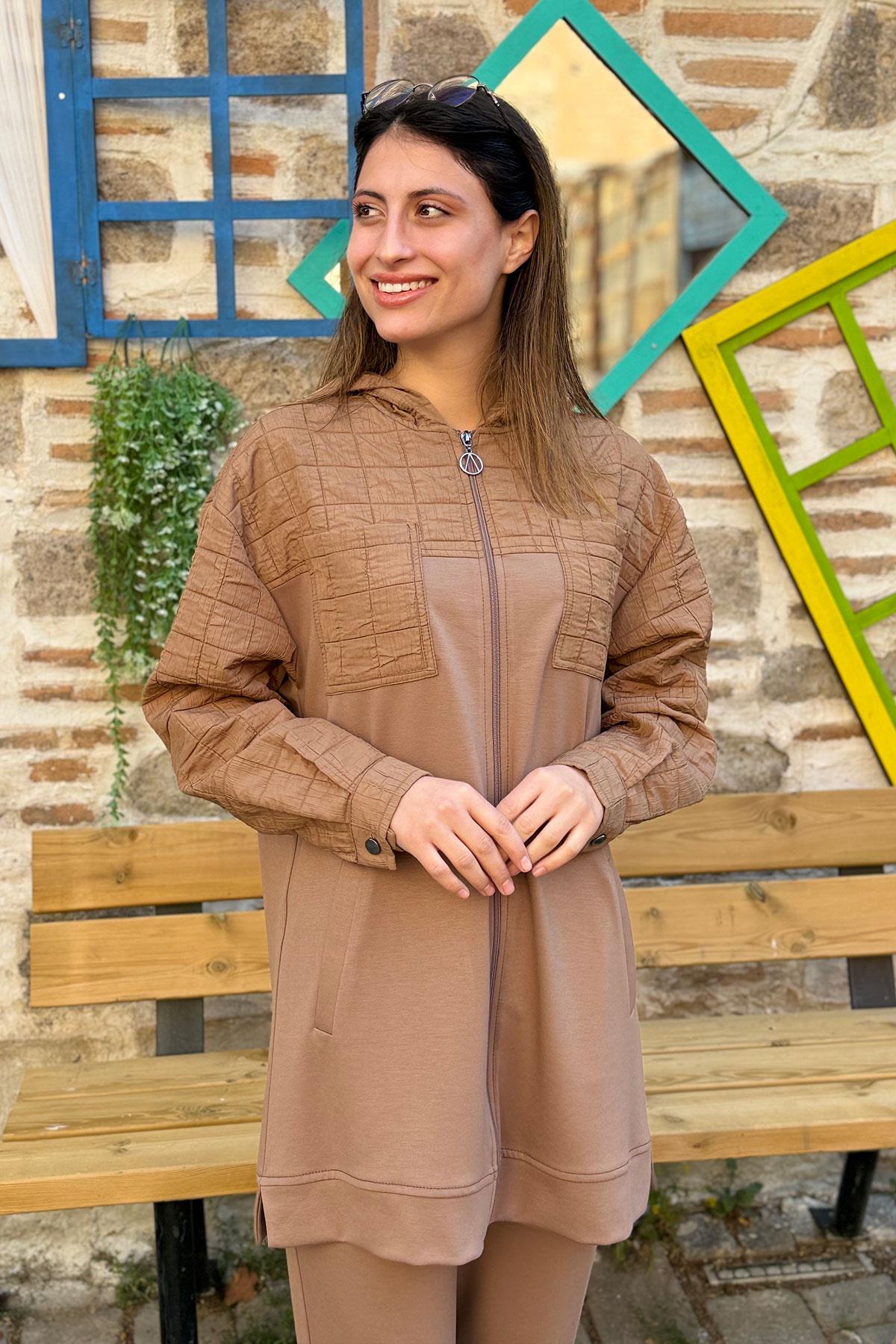 Sırtı Desenli Kapitone Garnili Pantolonlu Takım - CAMEL