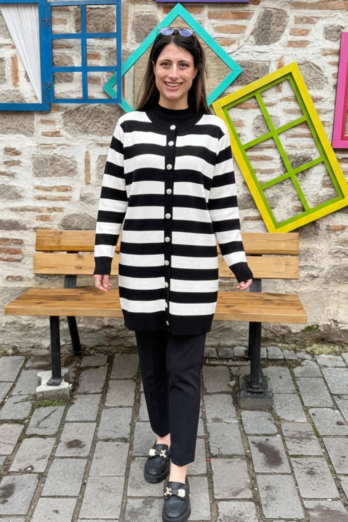 Siyah Çizgili Uzun Triko Hırka - SİYAH