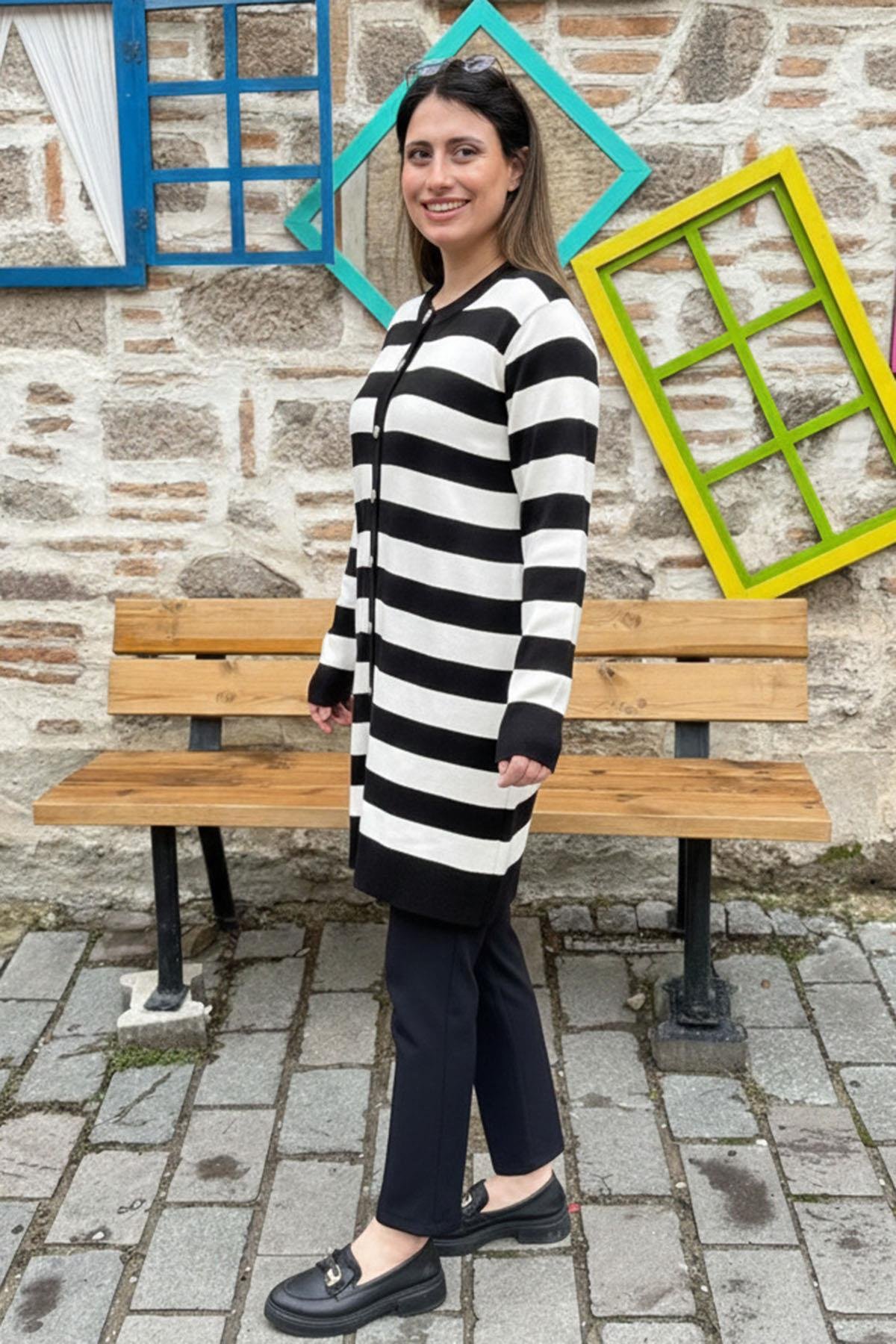 Siyah Çizgili Uzun Triko Hırka - SİYAH