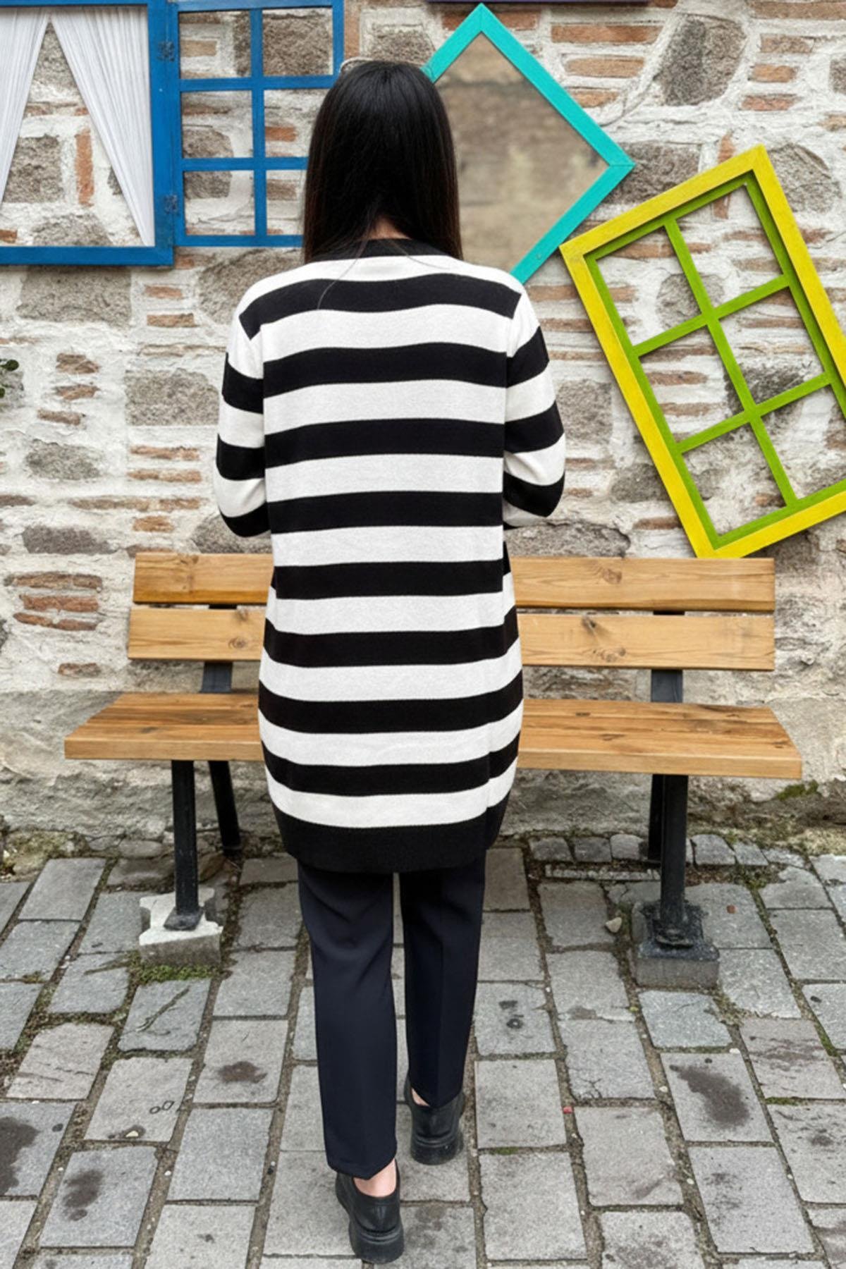 Siyah Çizgili Uzun Triko Hırka - SİYAH