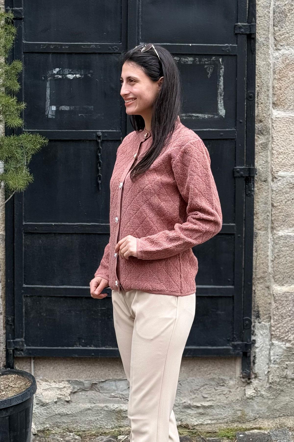 Taşlı Düğmeli Simli Kadın Hırka - PUDRA