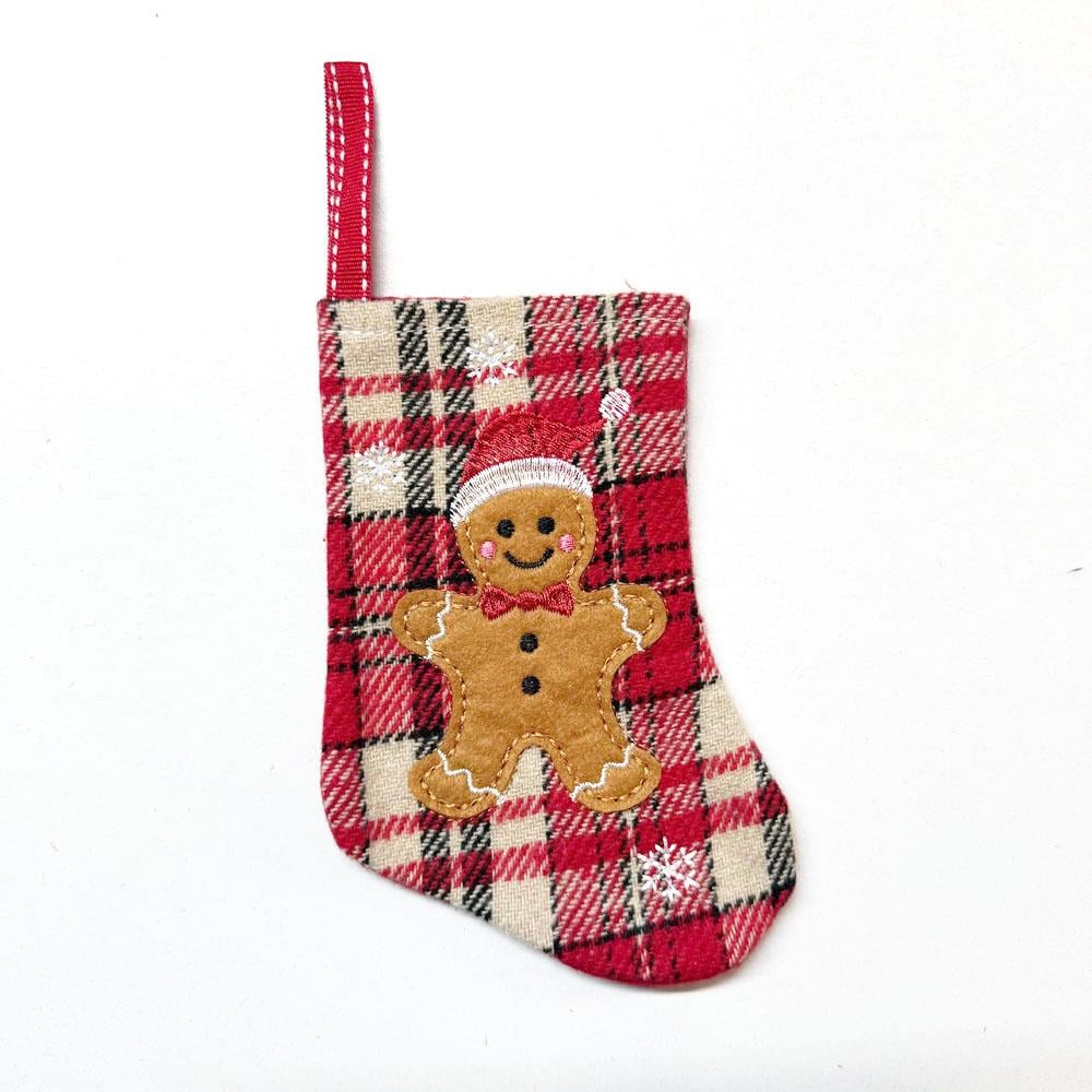 Kurabiye Adam Kırmızı Ekose Çorap Asma Süs 15x10cm Yılbaşı Parti Malzemeleri KostümPartim® Kurabiye Adam Kırmızı Ekose Çorap Asma Süs 15x10cm - Neşeli Yılbaşı Dekorasyonu