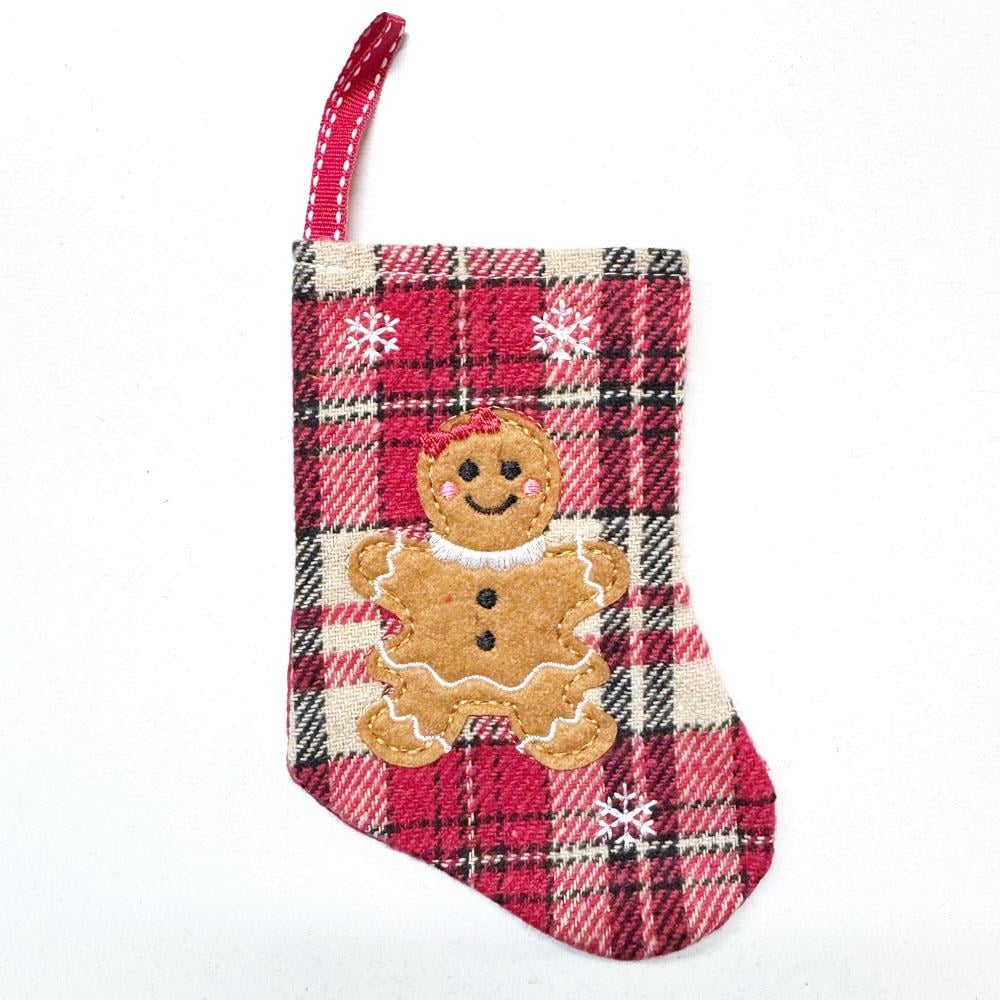 Kurabiye Kadın Kırmızı Ekose Çorap Asma Süs 15x10cm Yılbaşı Parti Malzemeleri KostümPartim® Kurabiye Kadın Kırmızı Ekose Çorap Asma Süs 15x10cm - Neşeli Yılbaşı Dekoru