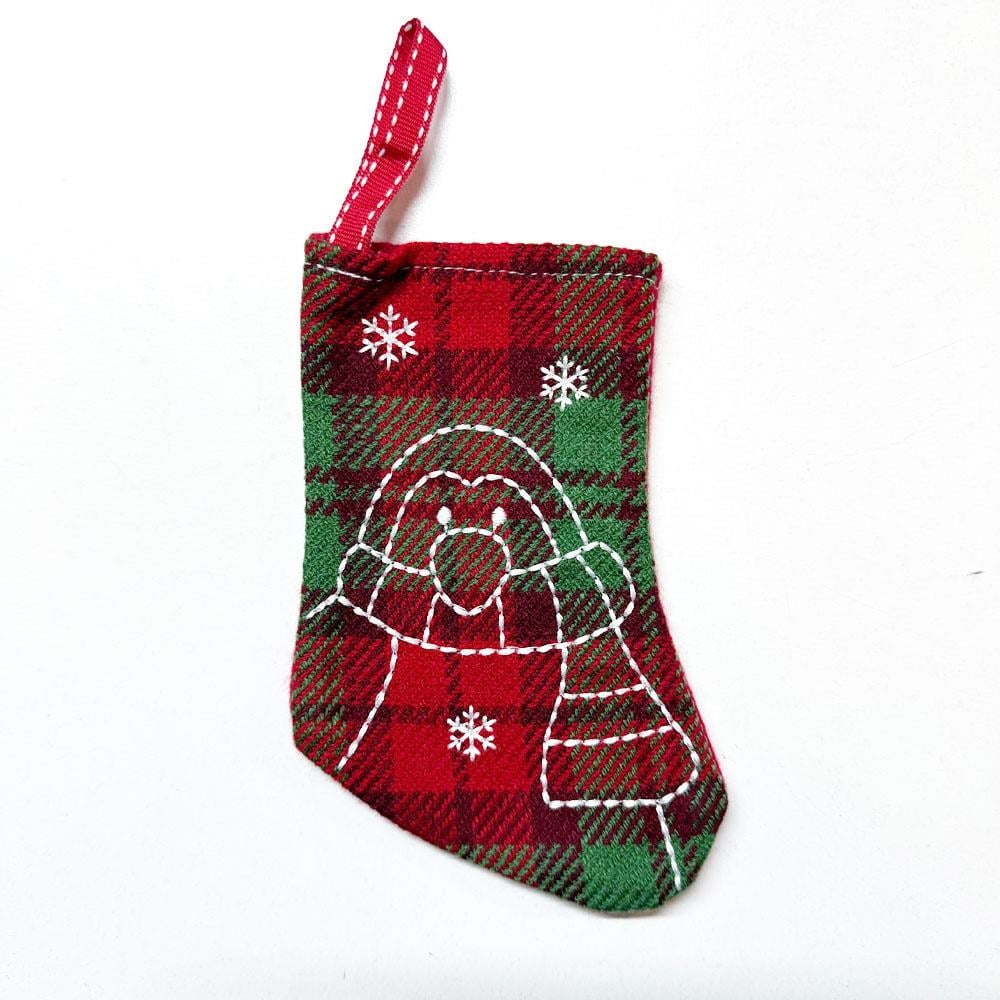 Penguen Nakışlı Çorap Asma Süs 15x10cm Yılbaşı Parti Malzemeleri KostümPartim® Penguen Nakışlı Çorap Asma Süs 15x10cm - Yılbaşı Dekorasyonuna Sevimli Bir Dokunuş