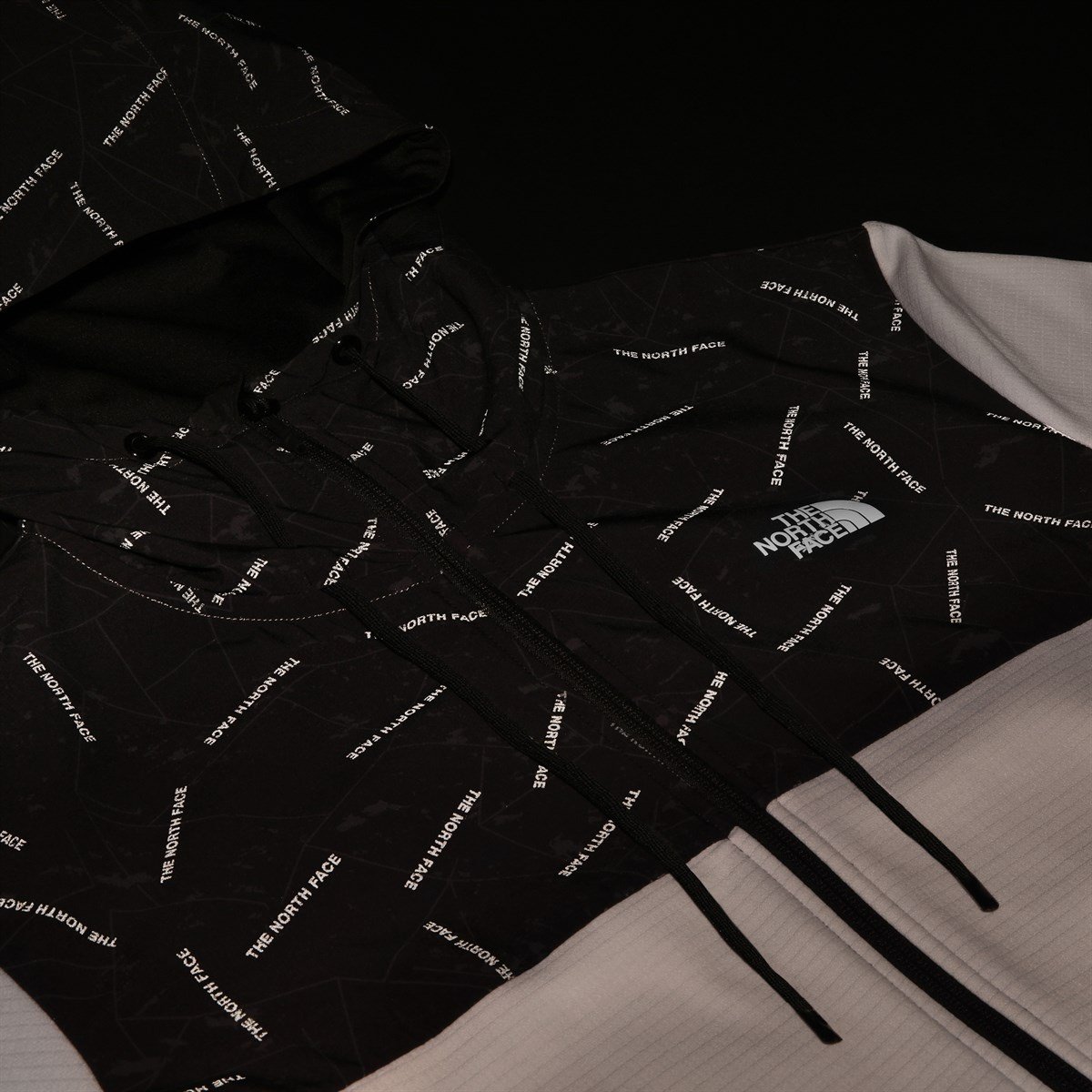 The North Face Train N Logo Overlay Beyaz Erkek Mont