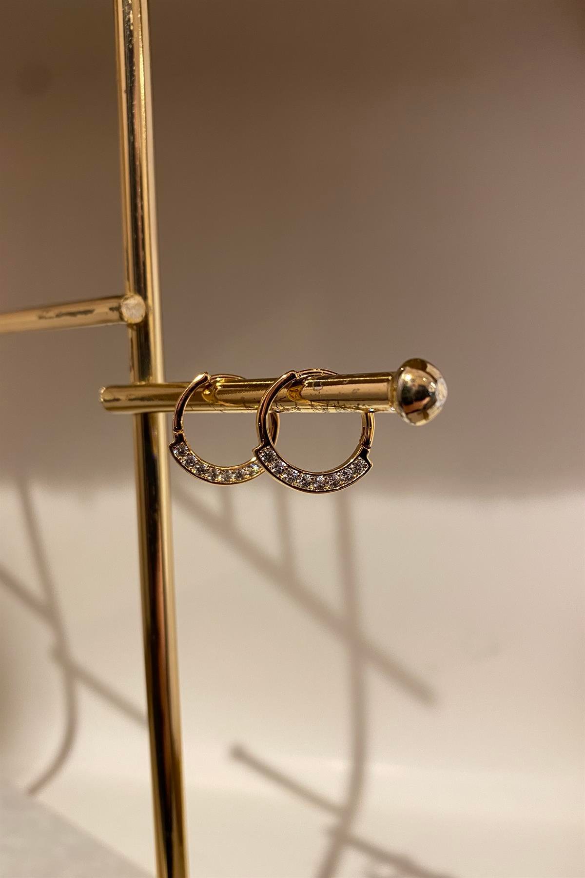 ALT SIRASI TAŞLI HALKA KÜPE