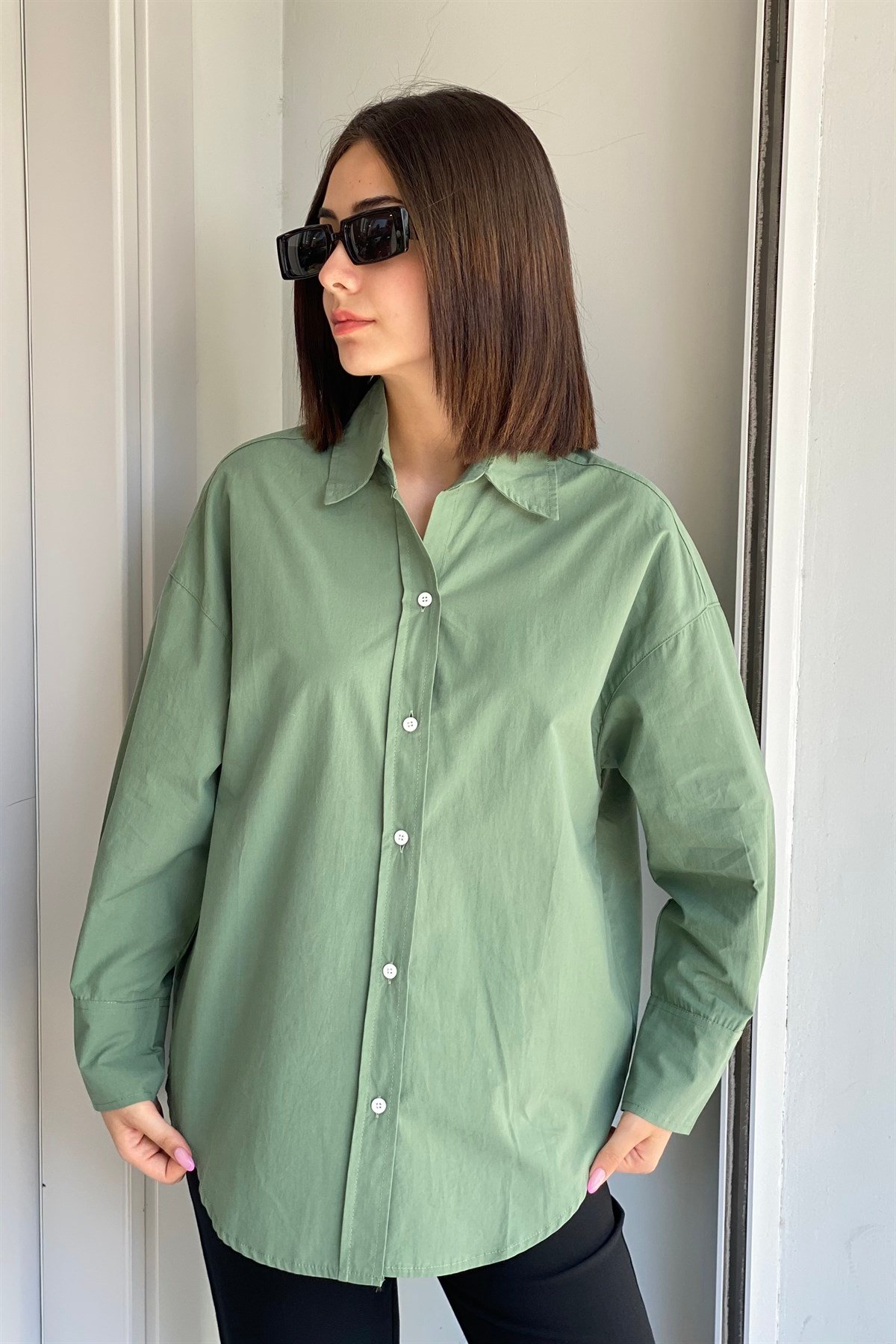 ARKASI PENSLİ OVERSIZE GÖMLEK