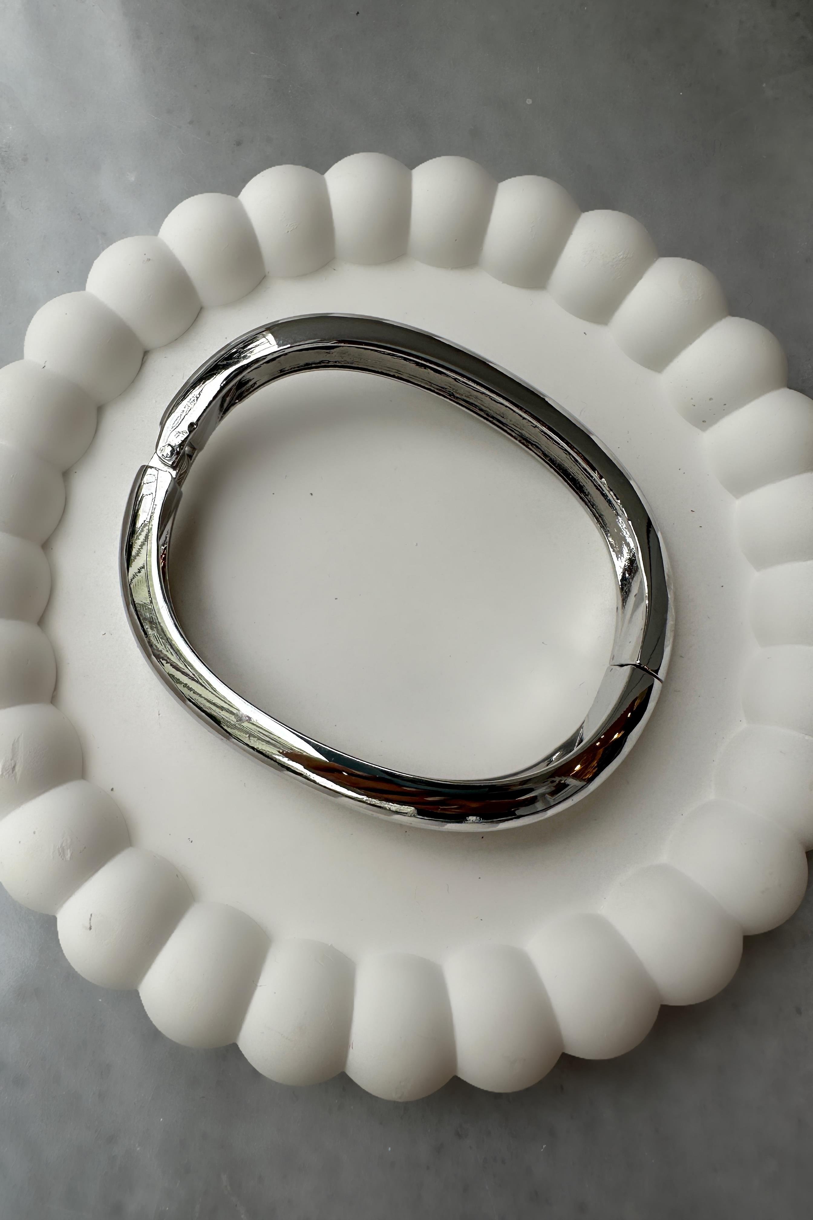 ASİMETRİK KELEPÇE BİLEZİK