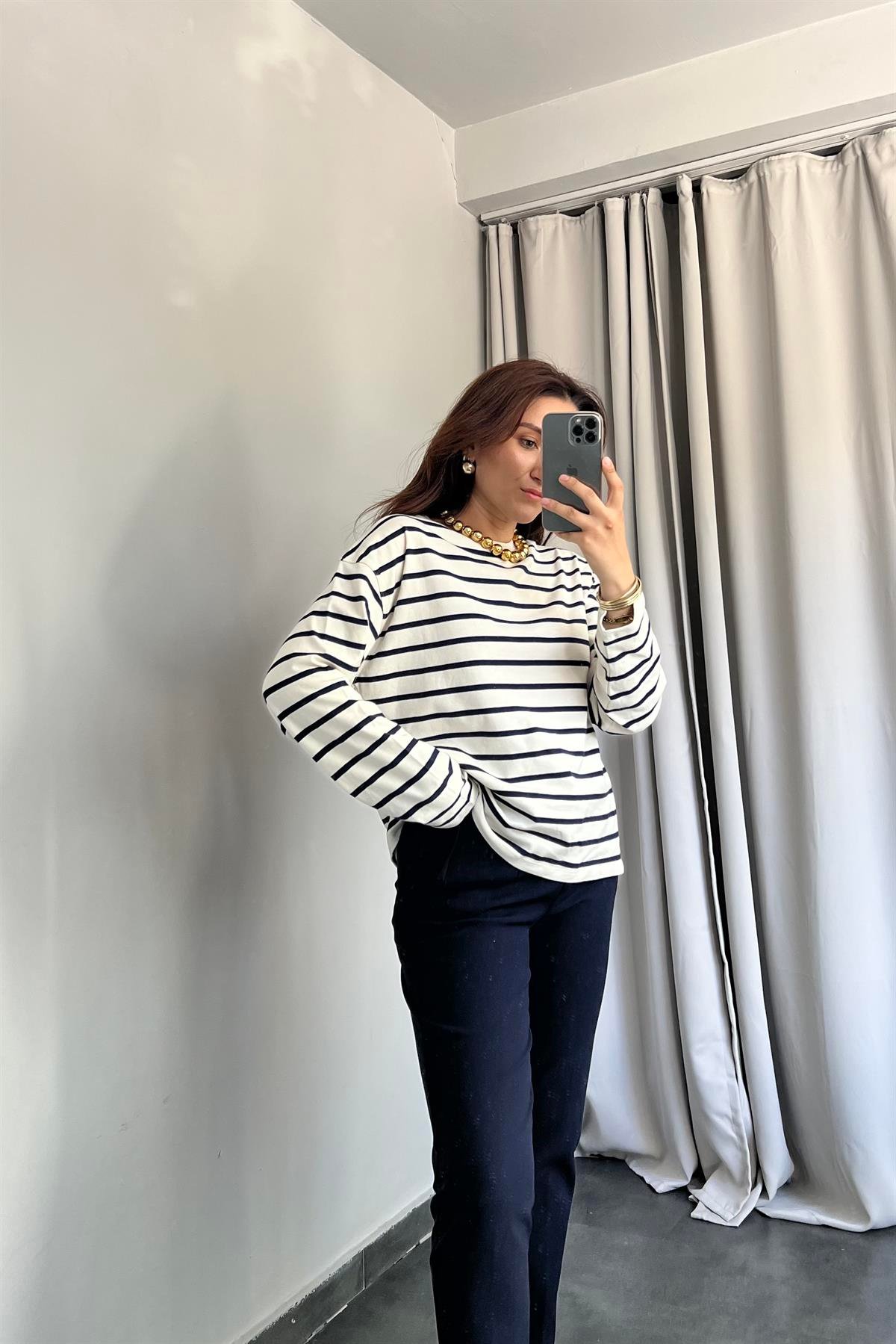 BİSİKLET YAKA ÇİZGİLİ SWEATSHIRT