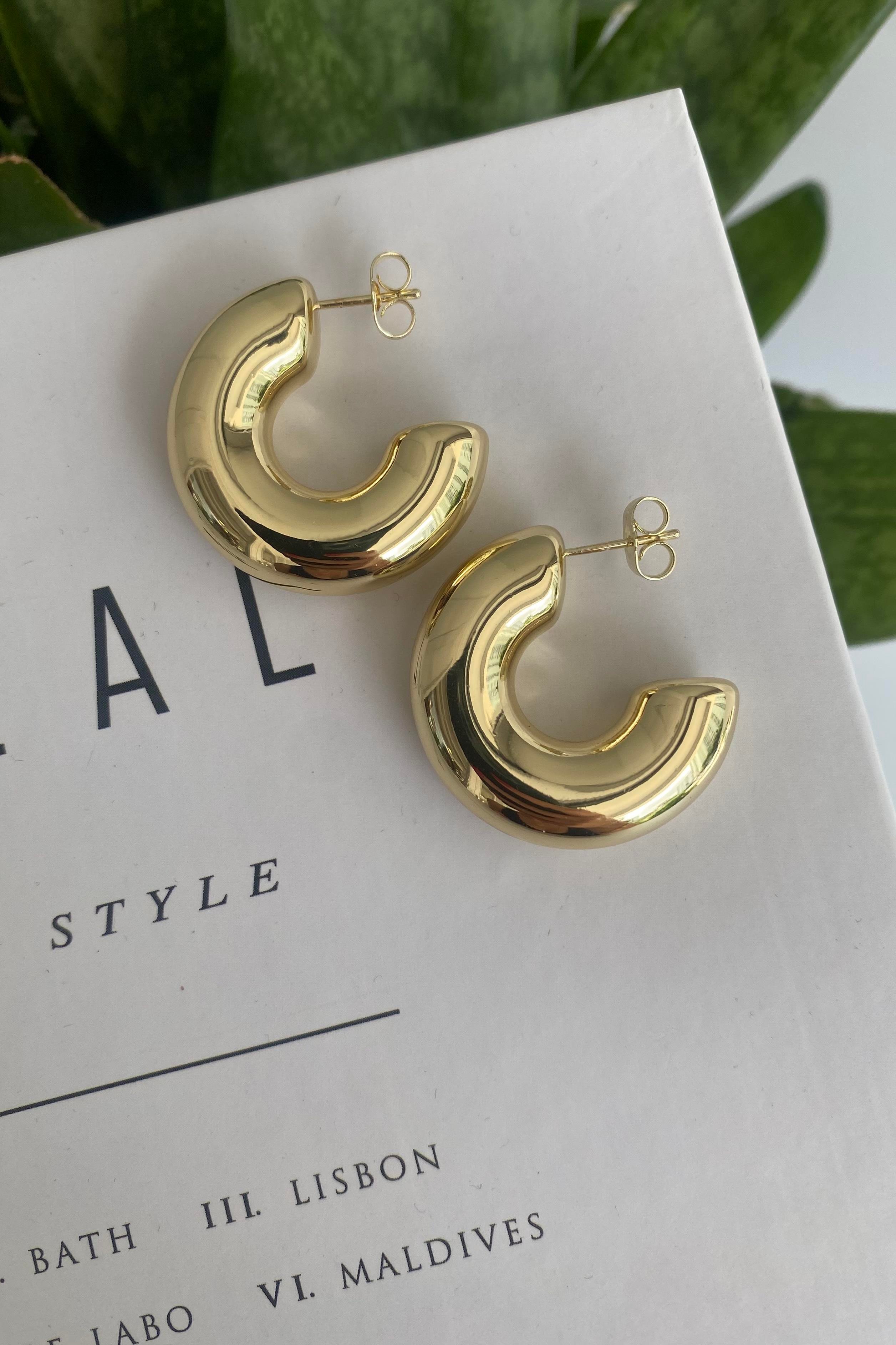 BOMBELİ HALKA KÜPE