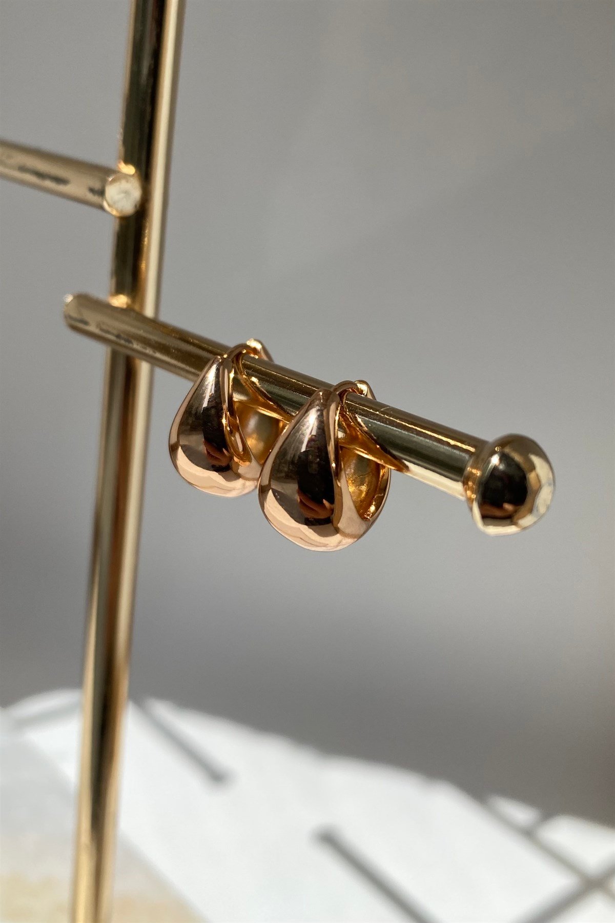 BOMBELİ HALKA KÜPE 1.5cm