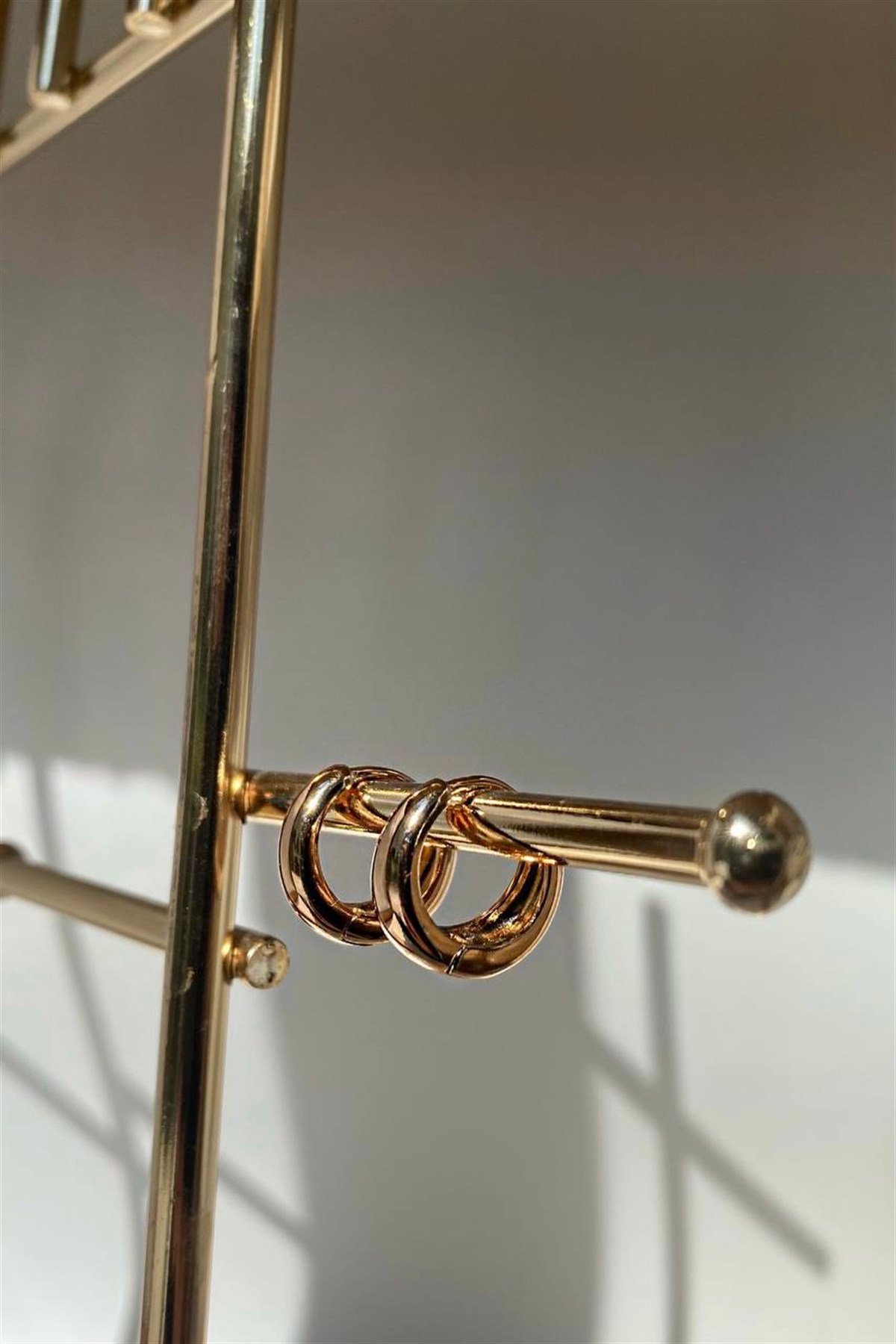 BOMBELİ HALKA KÜPE 1,5cm