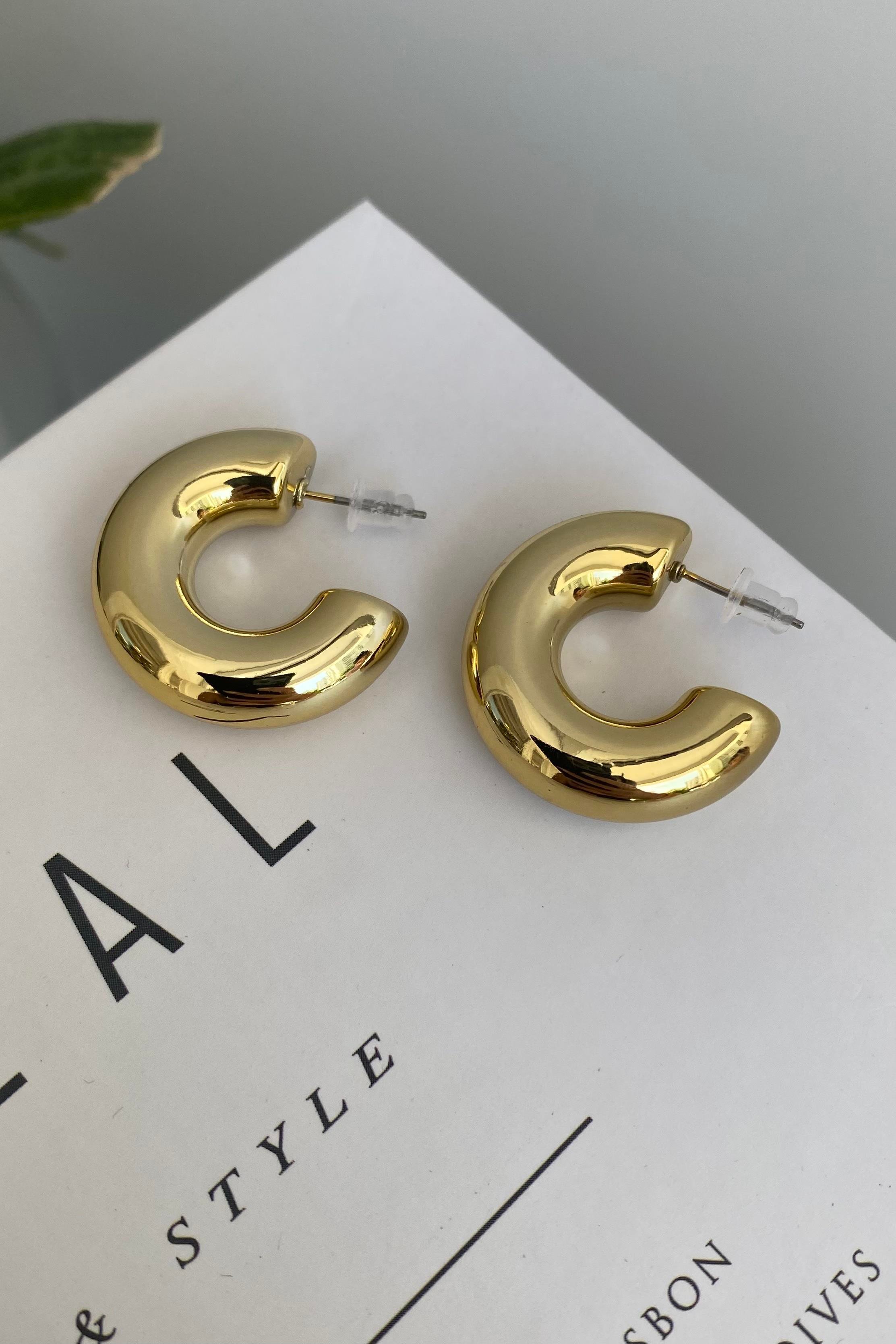 BOMBELİ HALKA KÜPE