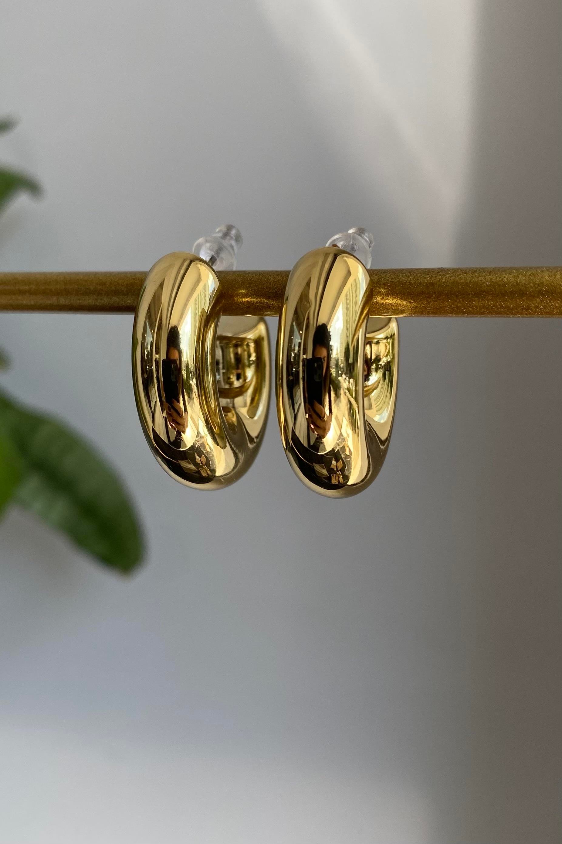 BOMBELİ HALKA KÜPE