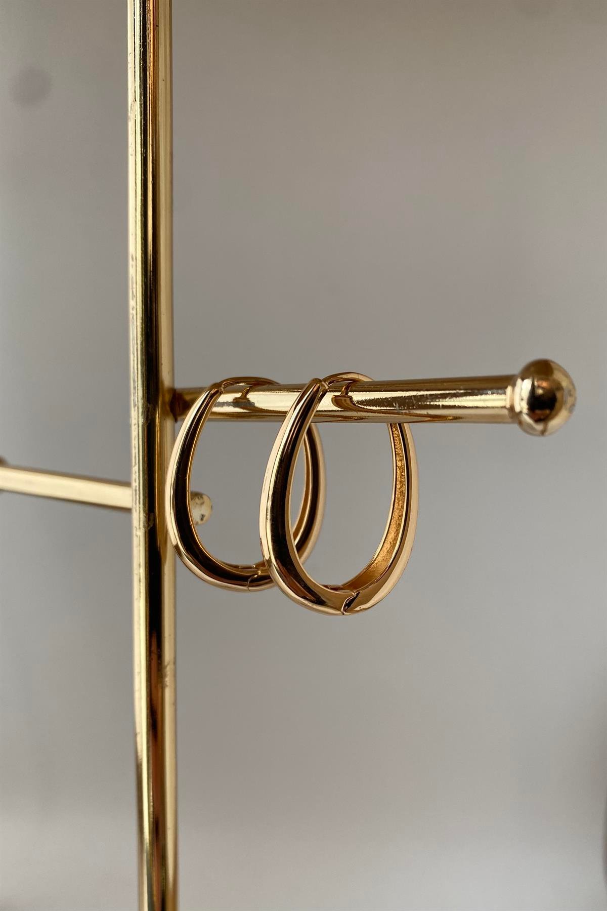 BOMBELİ U MODEL HALKA KÜPE 2,8cm