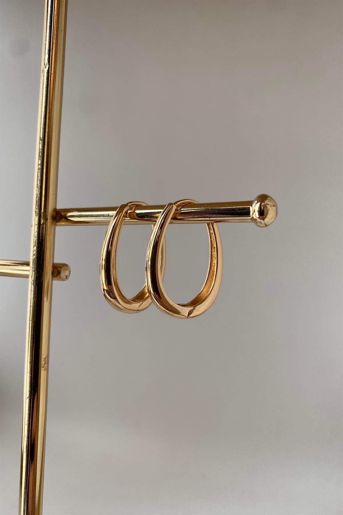 BOMBELİ U MODEL HALKA KÜPE 2,8cm