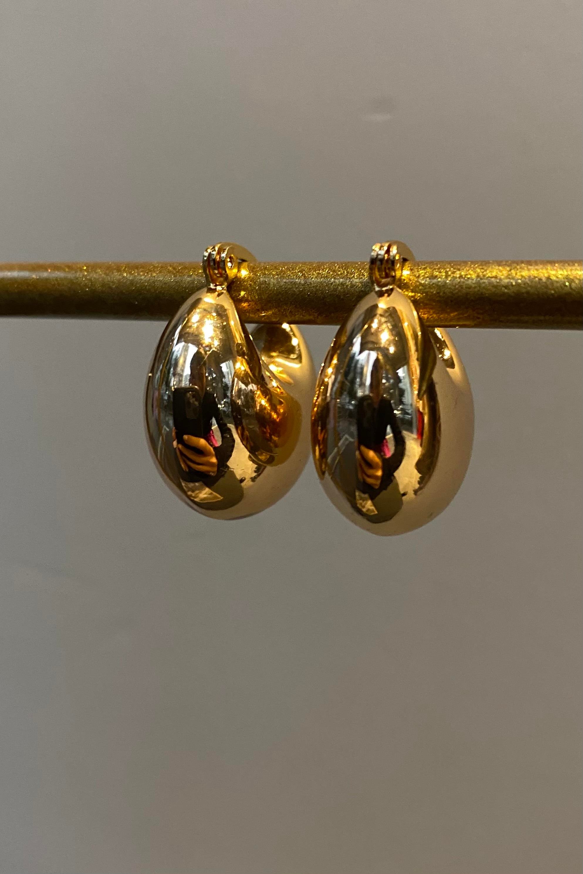 BOMBELİ YARIM AY KÜPE 2cm