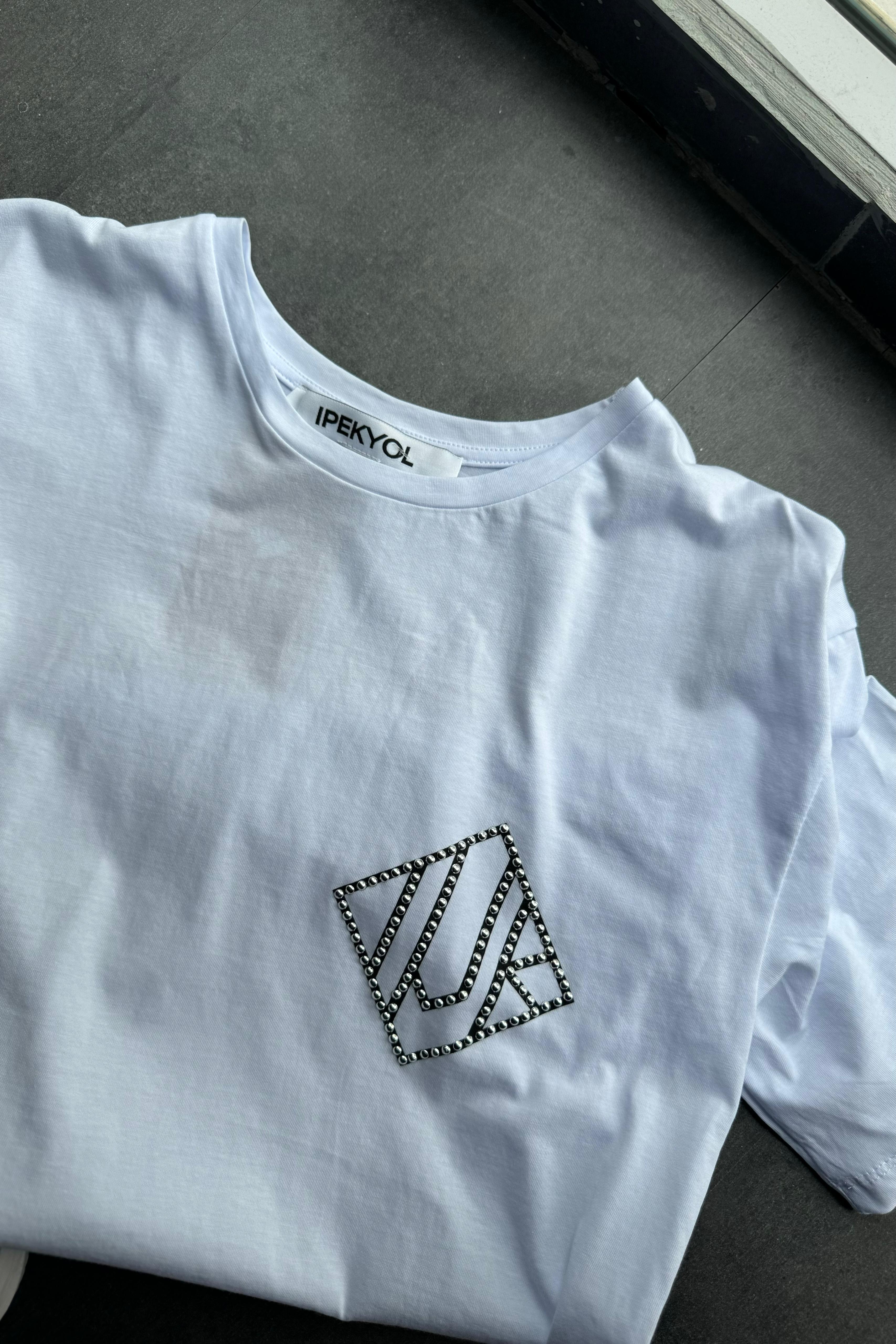 BONCUKLU MONOGRAM BASIC T-SHIRT