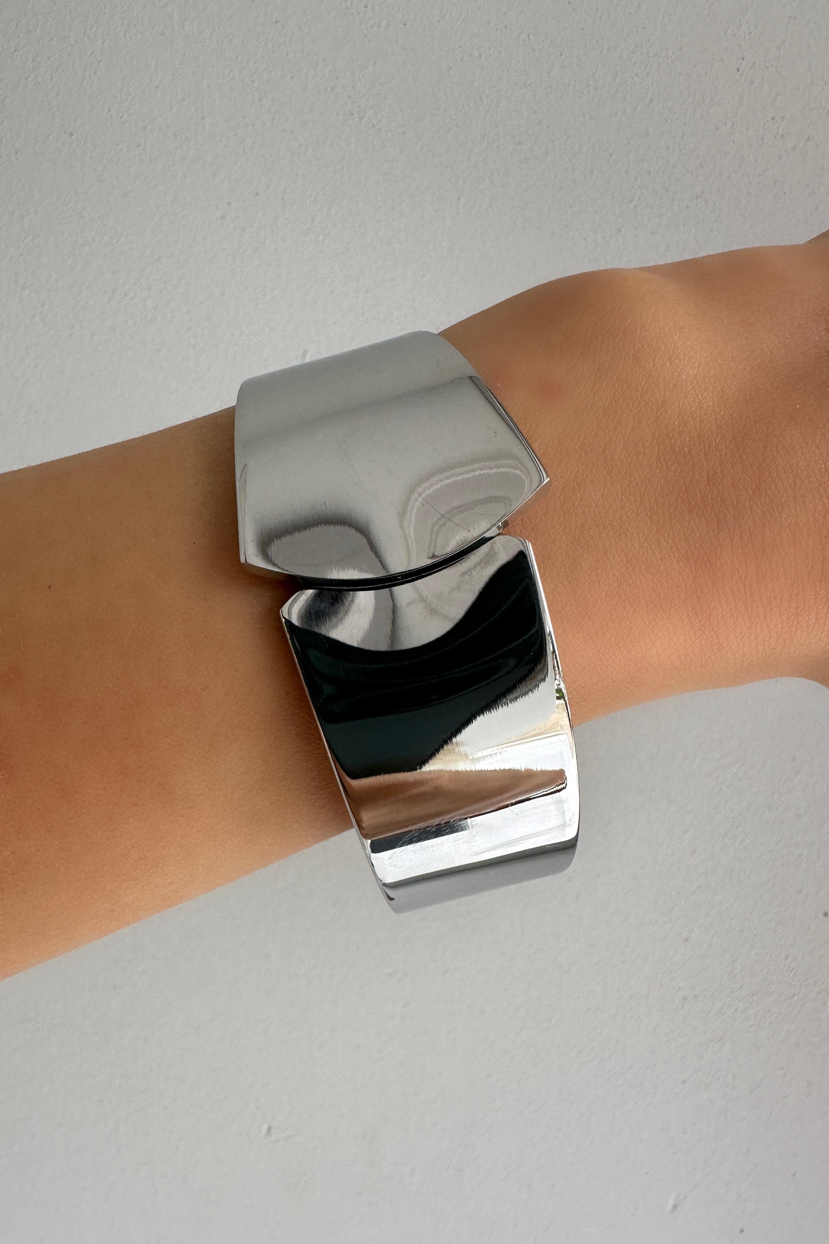 ÇELİK ÜSTTEN KAPAMA BİLEZİK