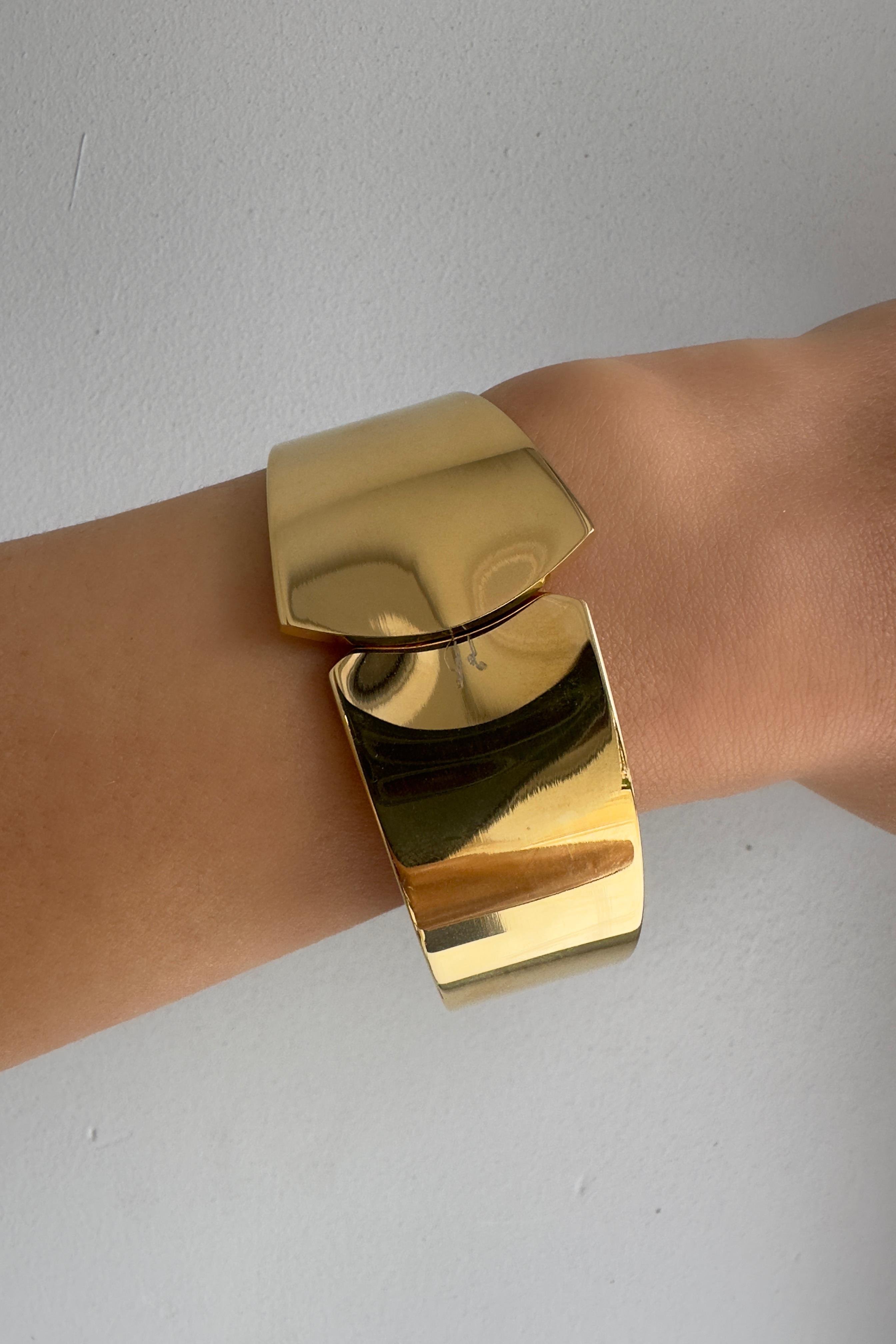 ÇELİK ÜSTTEN KAPAMA BİLEZİK