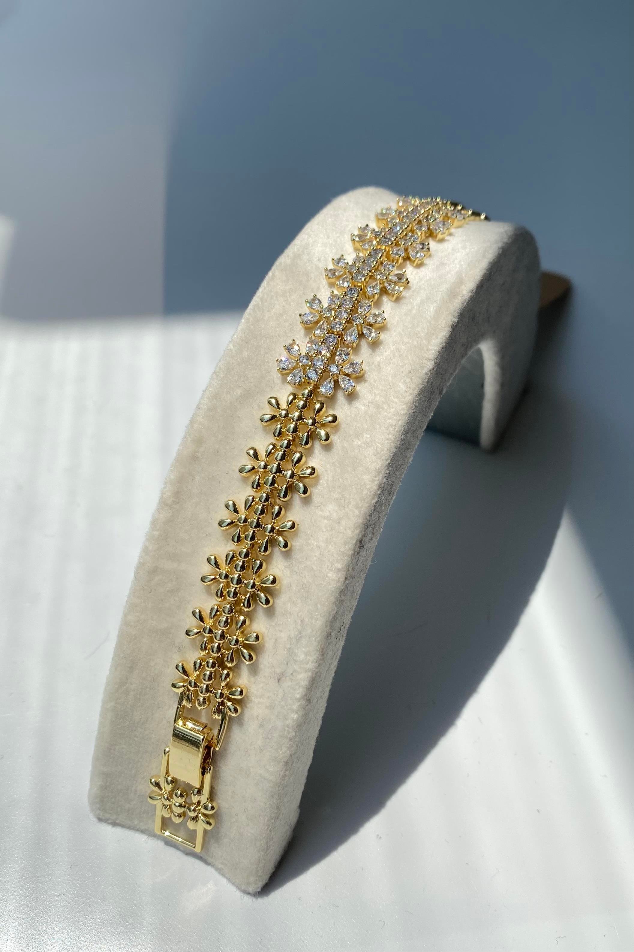 ÇİÇEK TAŞLI BİLEZİK