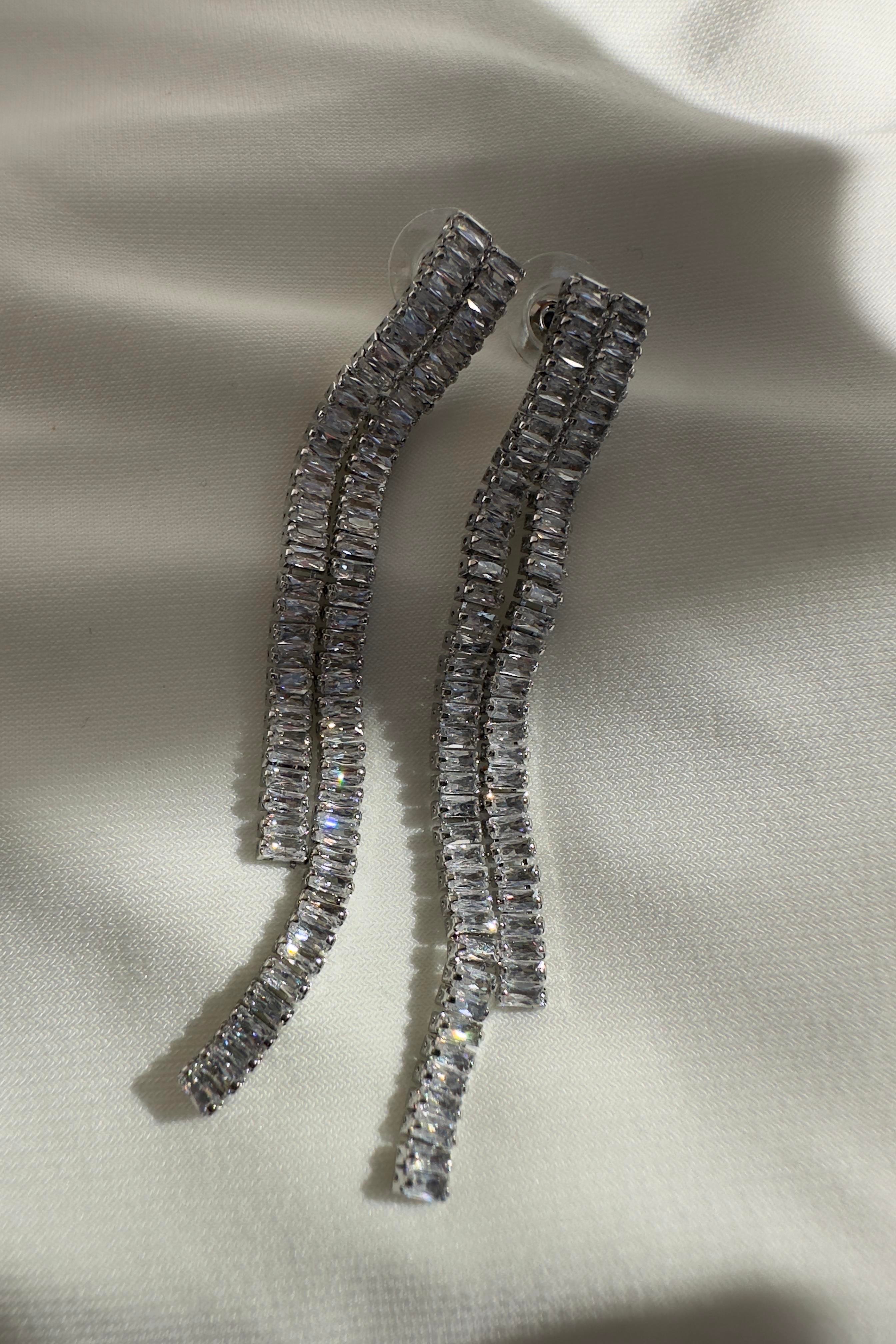 ÇİFT SARKINTILI BAGET KÜPE