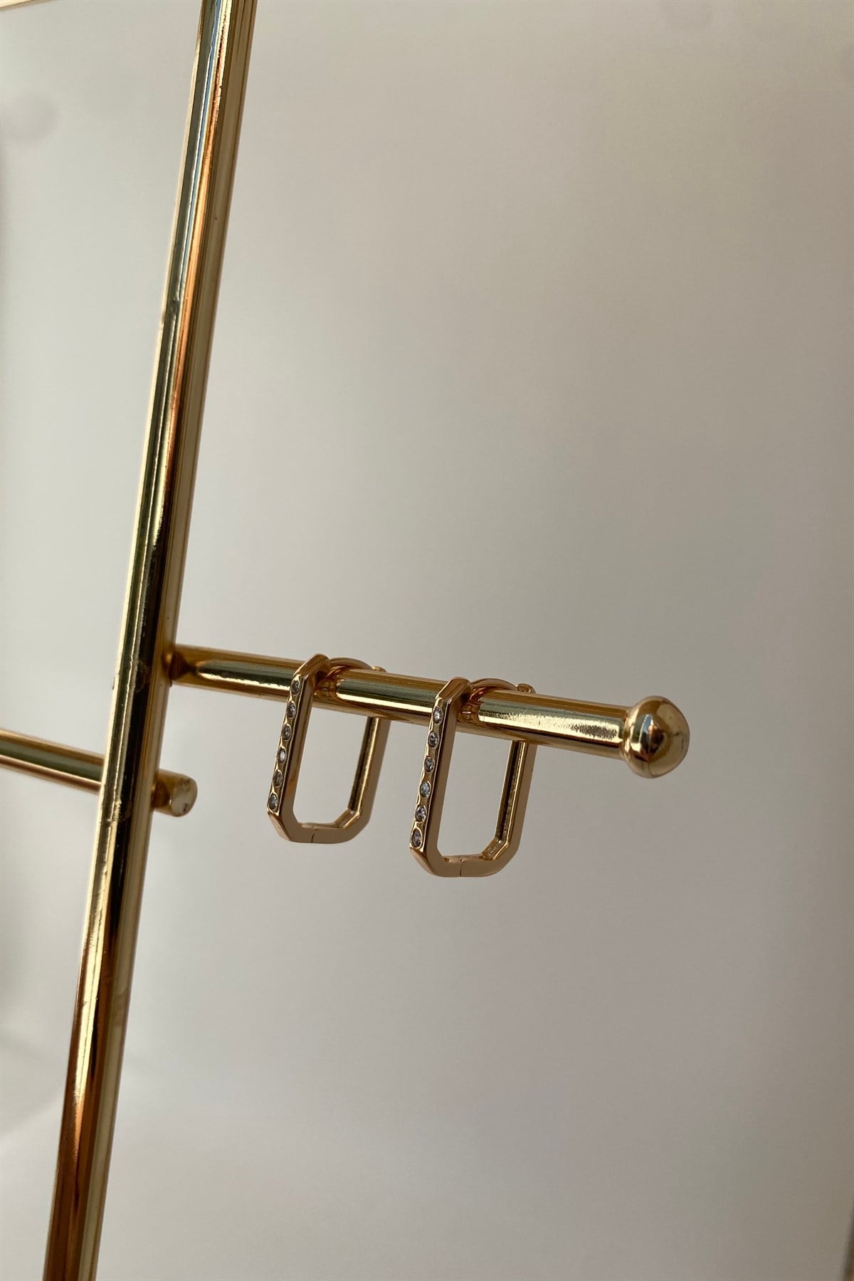 DİKDÖRTGEN TAŞLI HALKA KÜPE 1,3cm