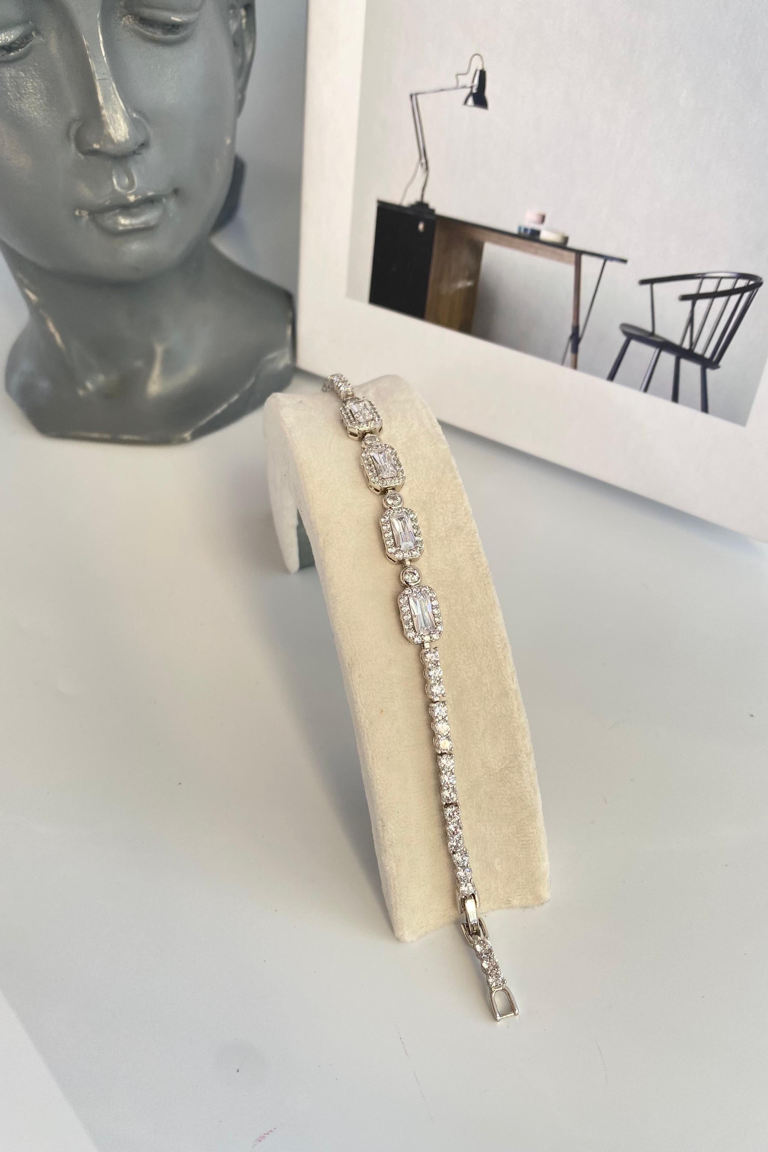 DÖRTLÜ BAGET TAŞLI SU YOLU BİLEZİK