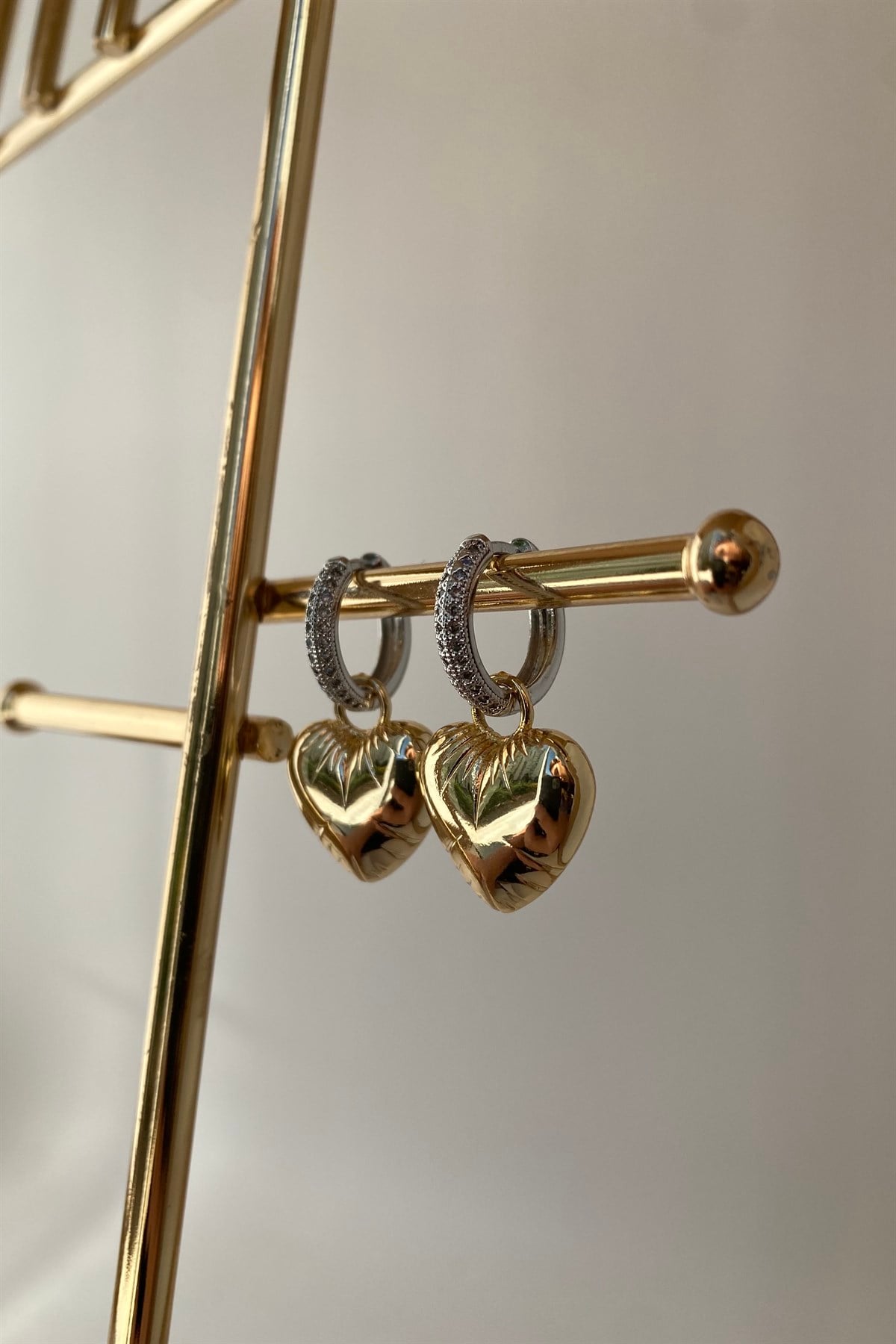 GOLD KALPLİ TAŞLI HALKA KÜPE