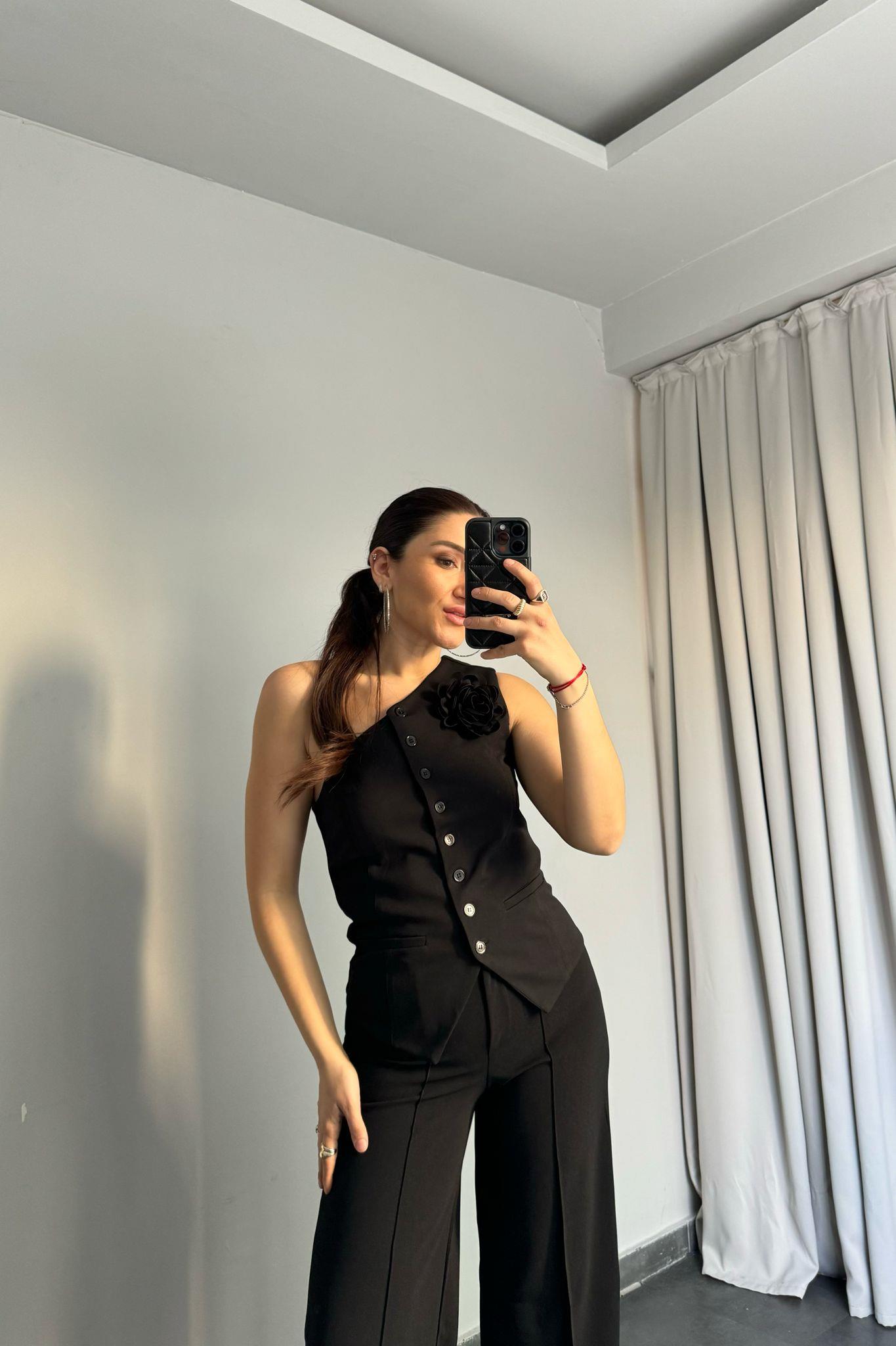 GÜL DETAYLI TEK OMUZ YELEK/02