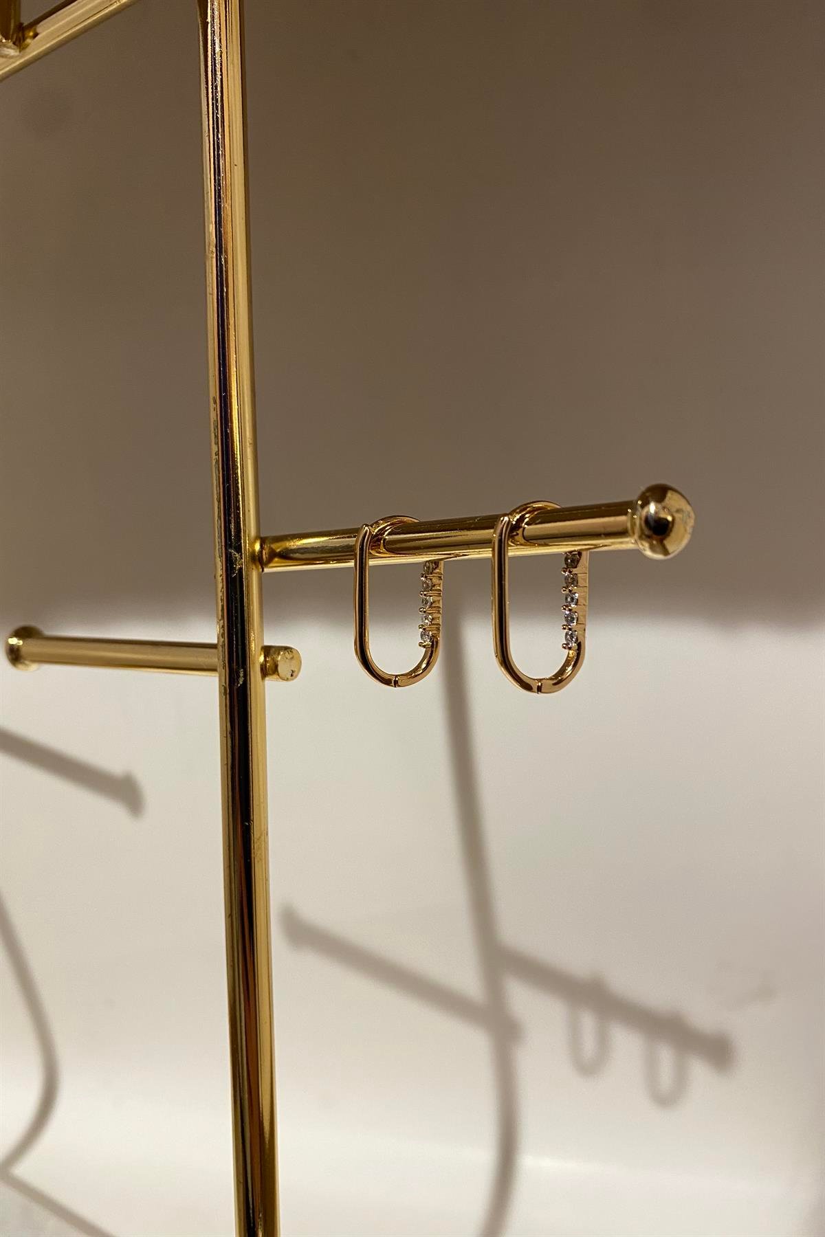 İÇİ TAŞLI OVAL HALKA KÜPE 2,2cm