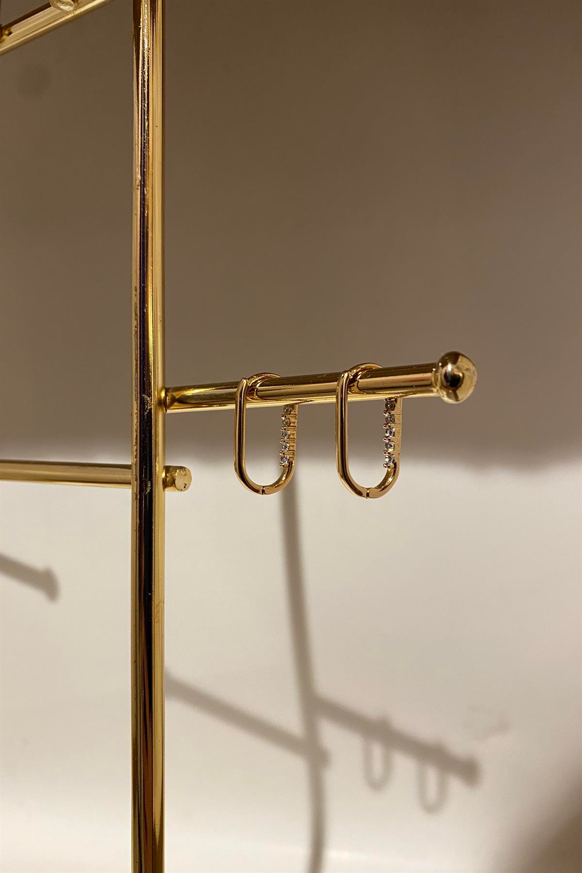 İÇİ TAŞLI OVAL HALKA KÜPE 2,2cm