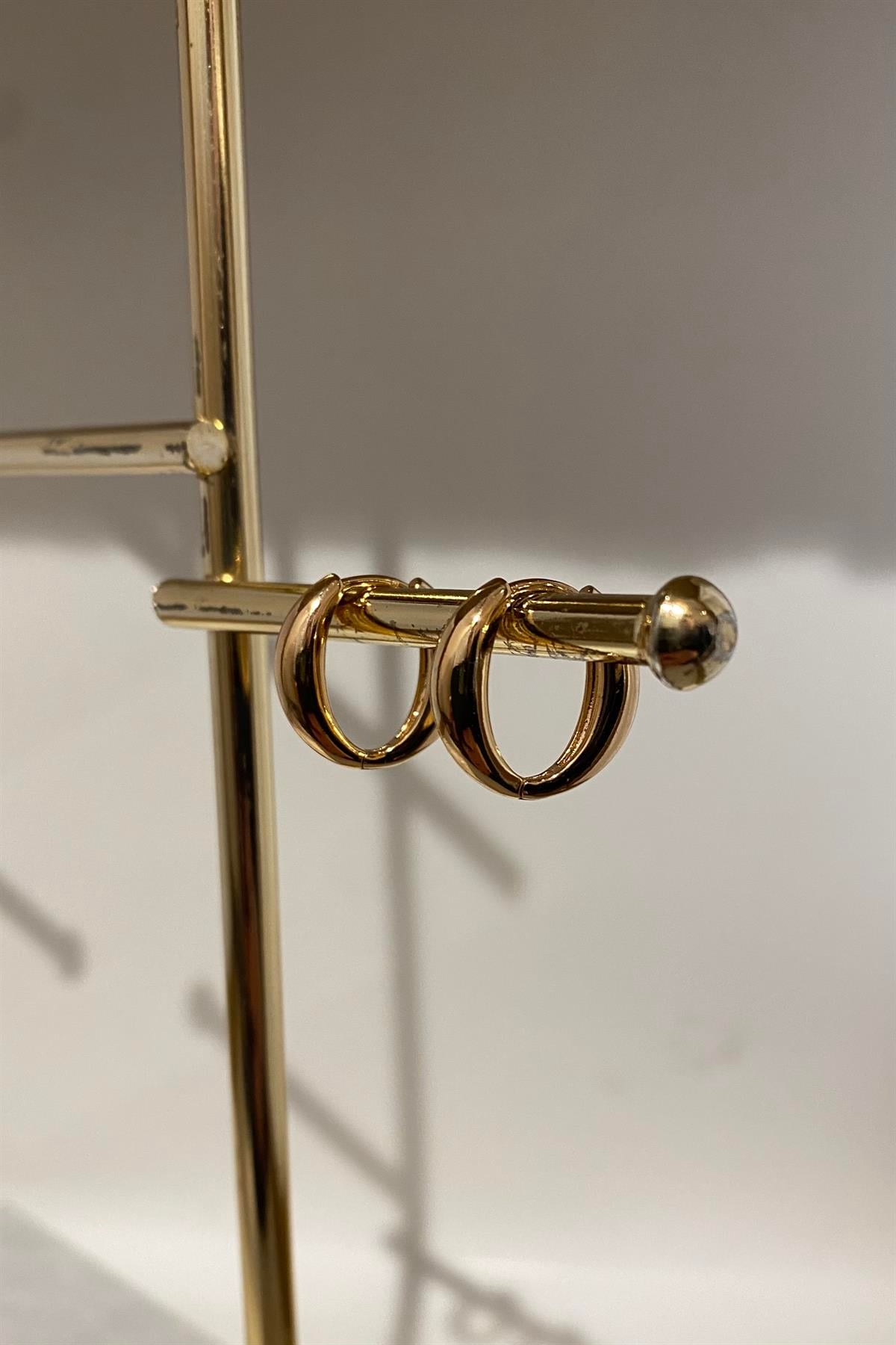 İKİ TARAFI OVAL HALKA KÜPE 1,5cm