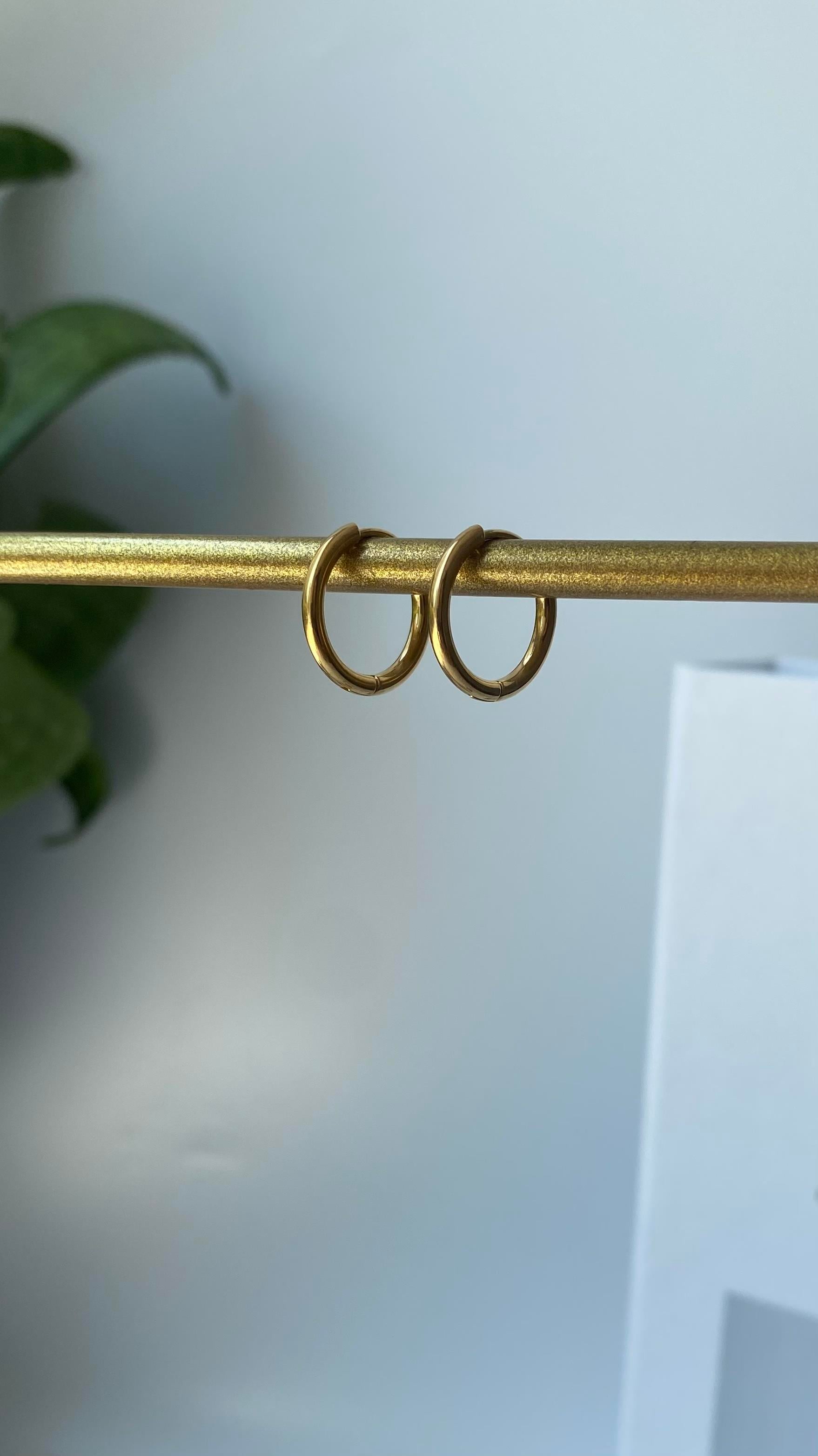 İNCE HALKA KÜPE 1.5CM
