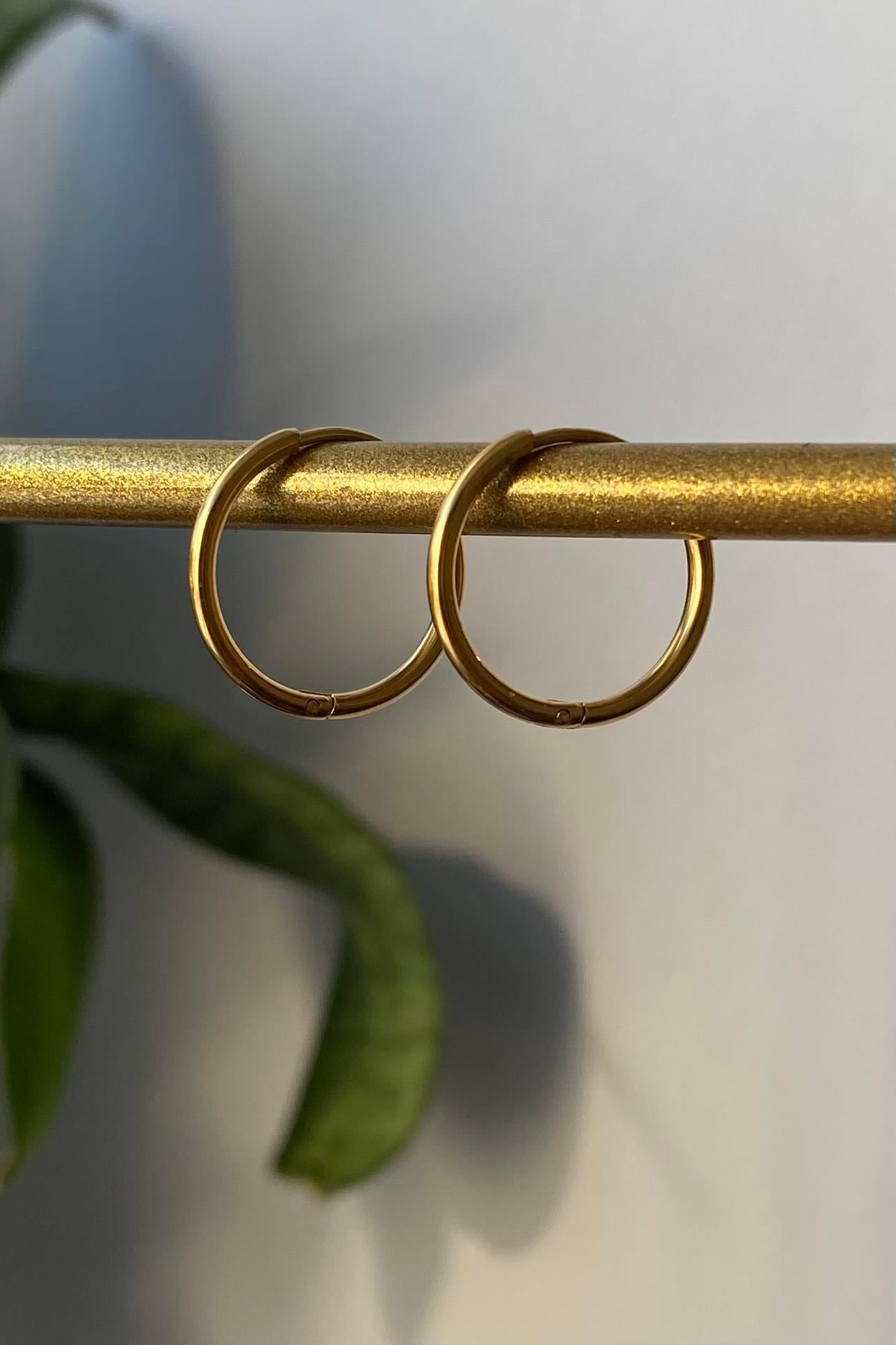 İNCE KLASİK HALKA KÜPE 1,5CM