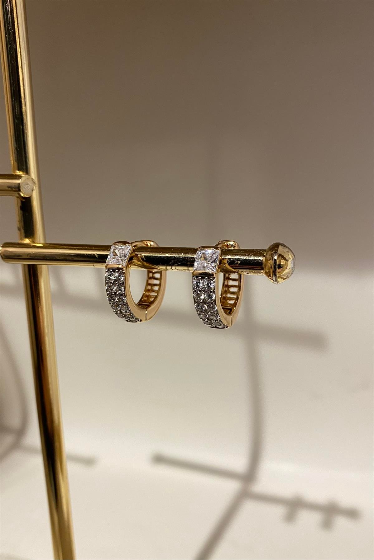 KARE VE İKİ SIRA HALKA KÜPE 1,5cm