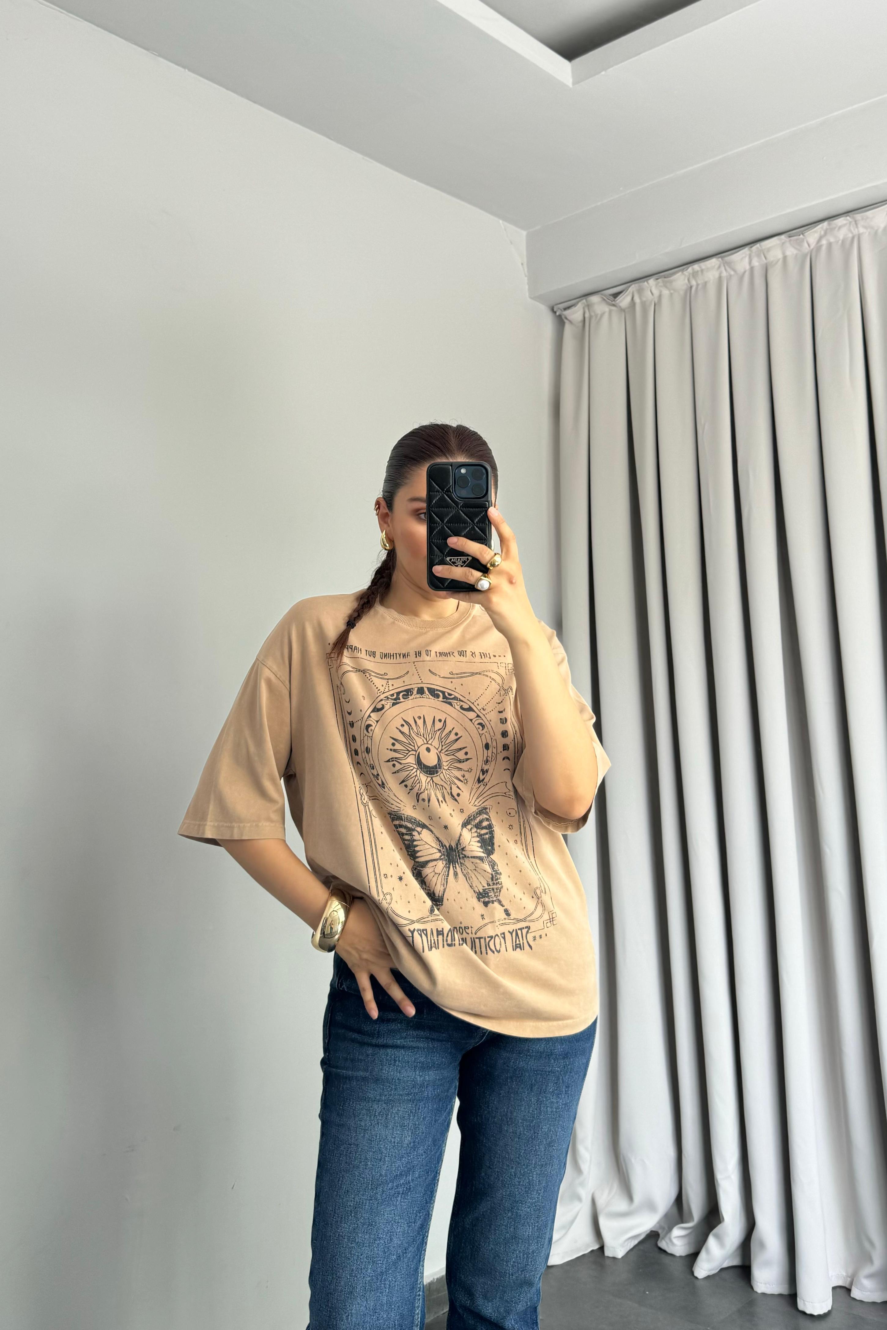 KELEBEK BASKILI YIKAMALI T-SHIRT