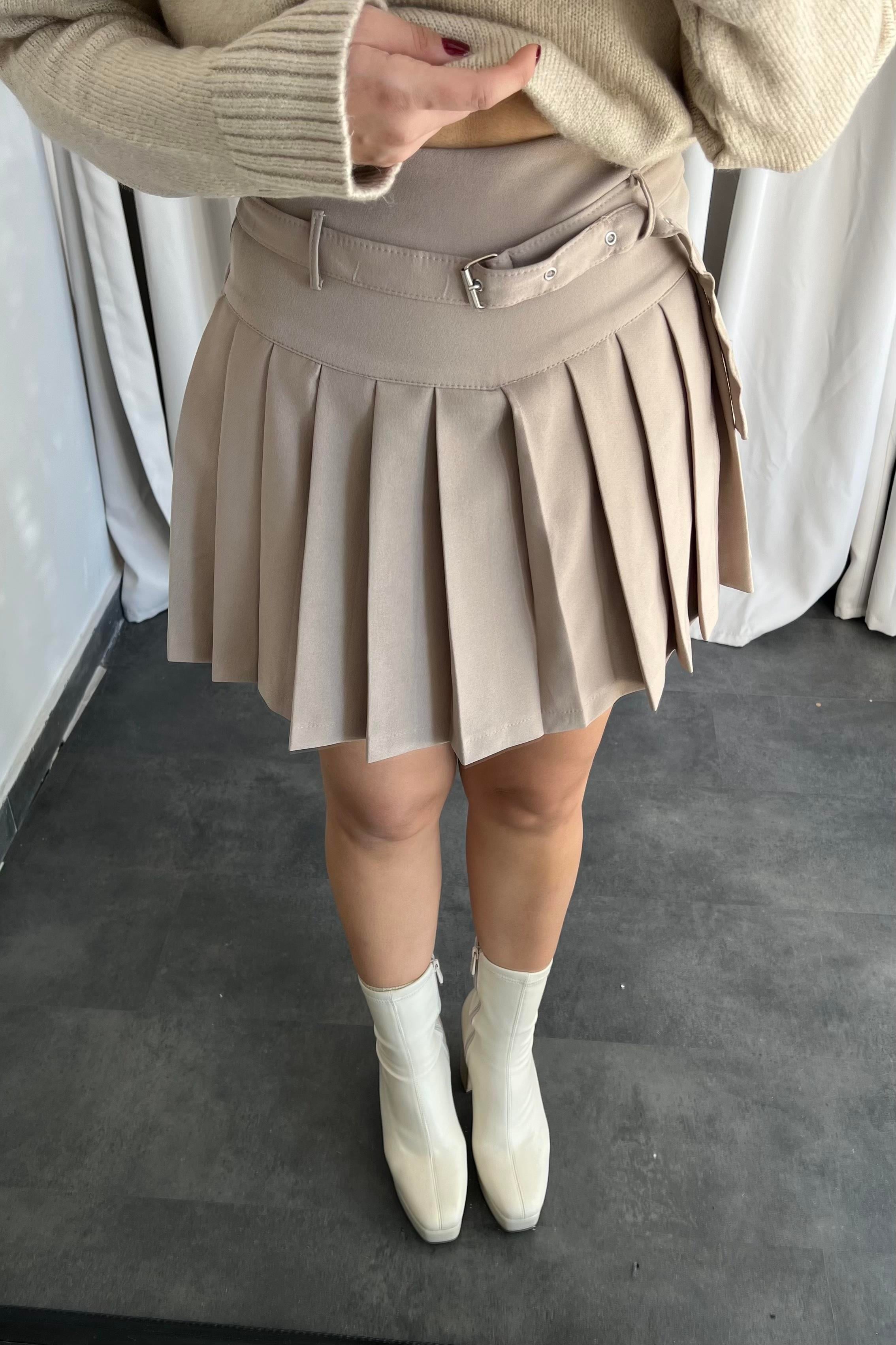 KEMERLİ PİLİSELİ ŞORT ETEK