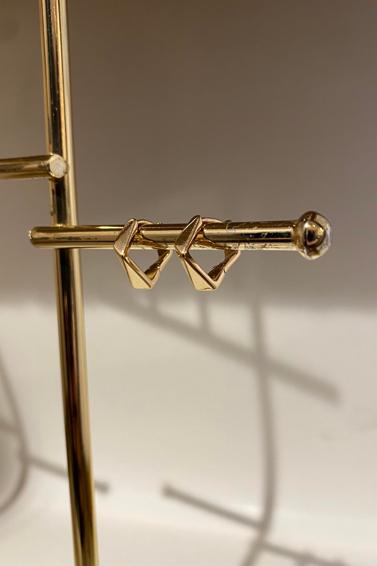 KESİMLİ KARO KÜPE 1.3cm