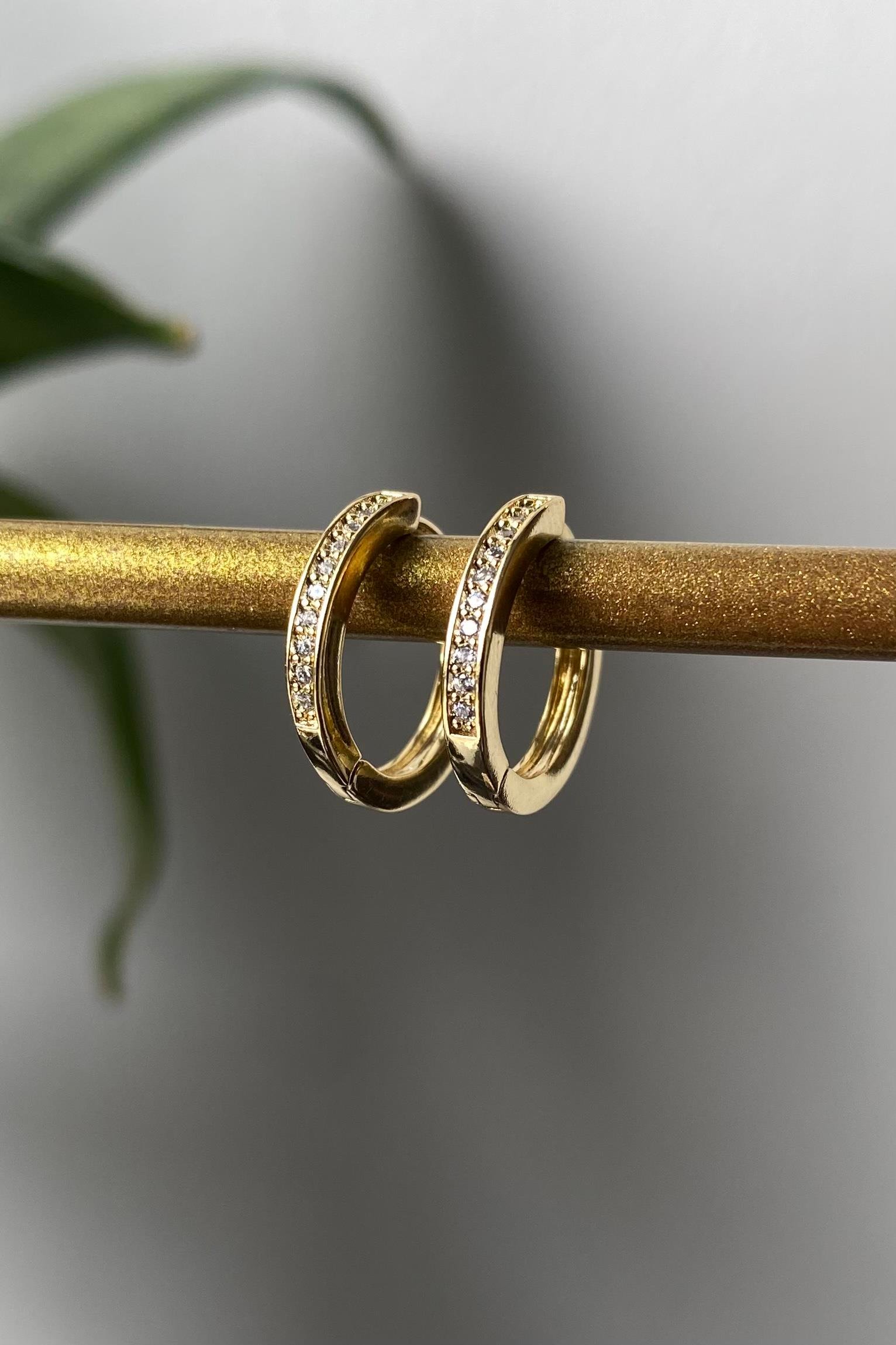KLASİK GÖMME TAŞLI HALKA KÜPE 1,5CM