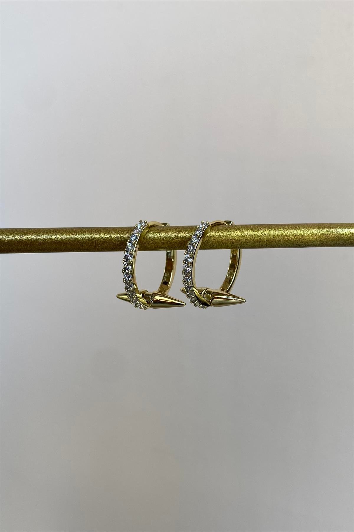 MIZRAK UÇLU TAŞLI HALKA KÜPE 1,3cm
