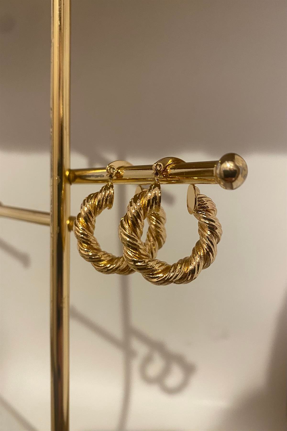 MOTİFLİ BURGU HALKA KÜPE 2,5cm