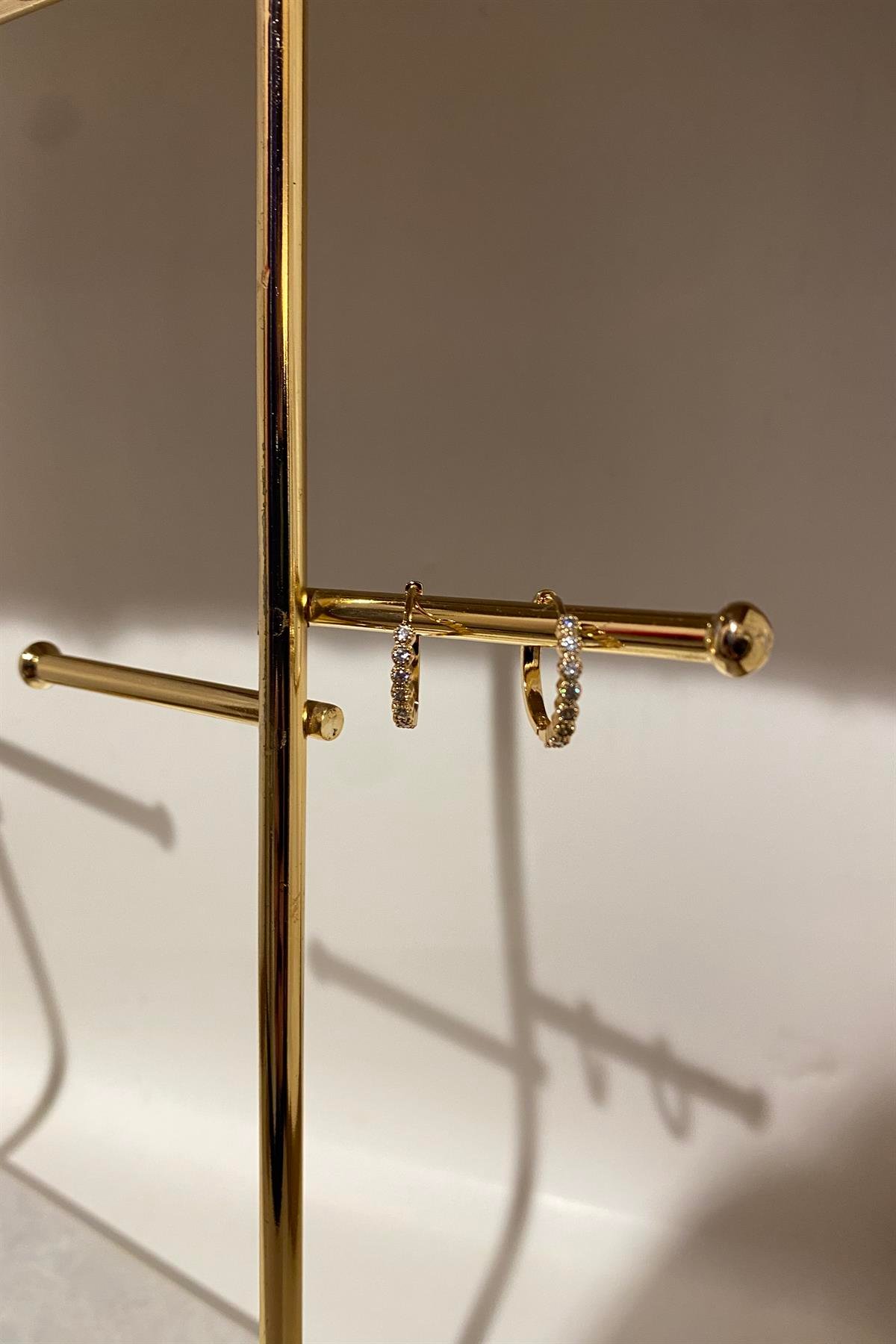 MOTİFLİ TAŞLI HALKA KÜPE 1,5cm