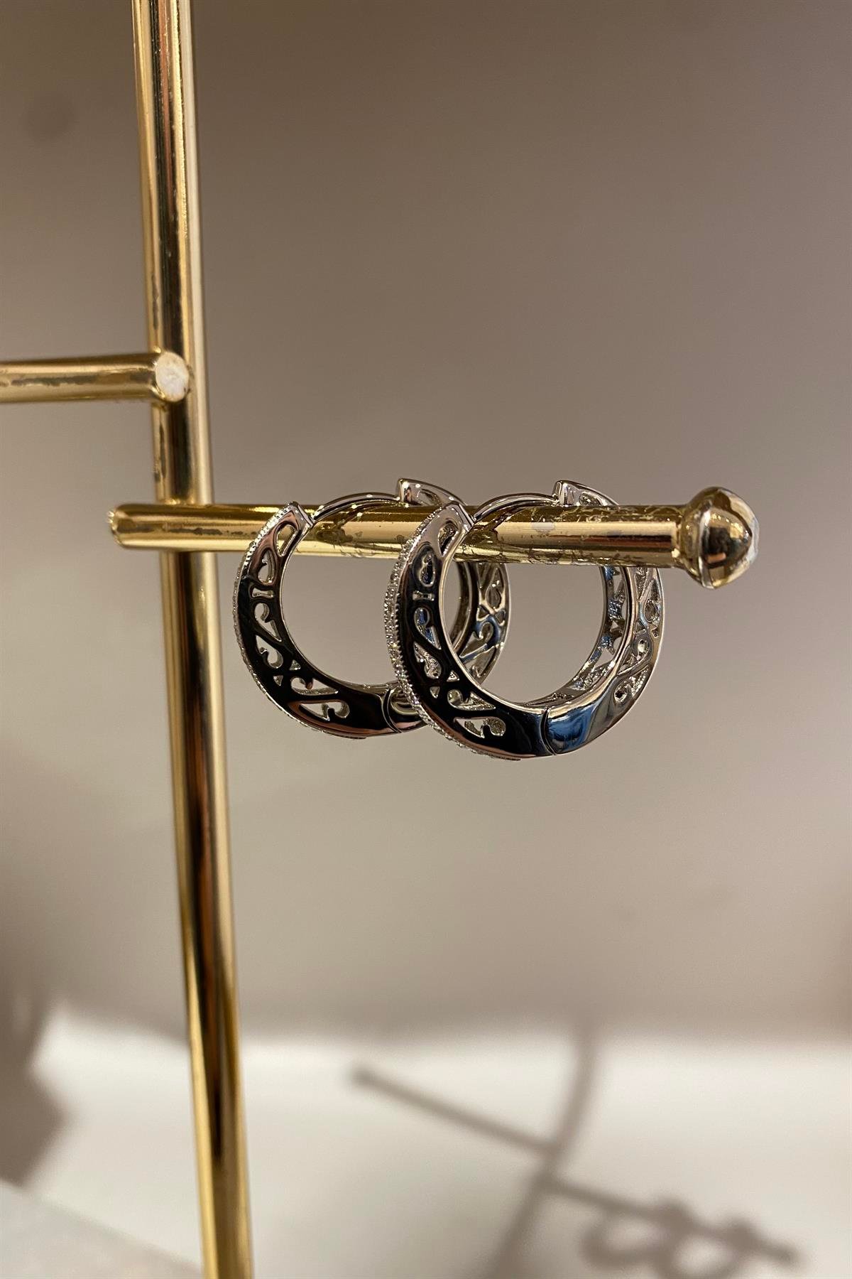 MOTİFLİ ZİRKON TAŞLI HALKA KÜPE 2,4cm