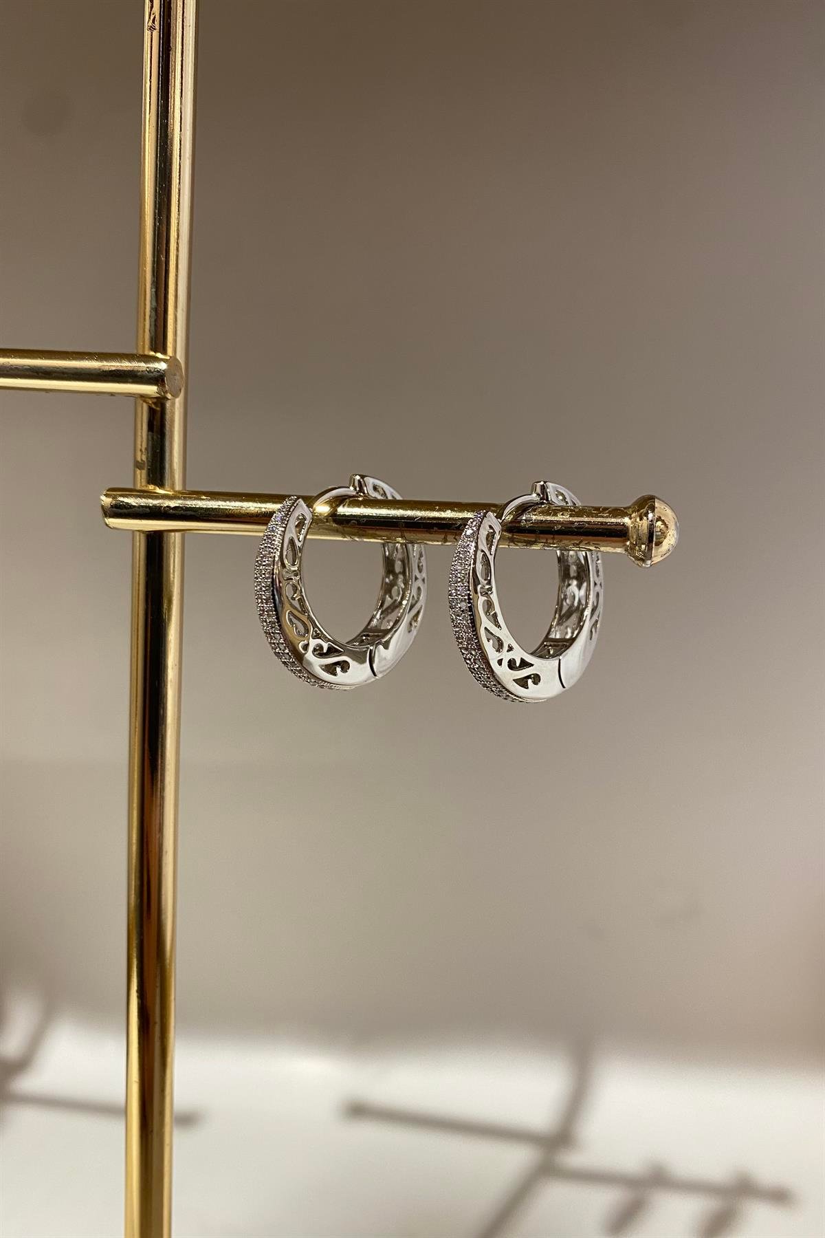 MOTİFLİ ZİRKON TAŞLI HALKA KÜPE 2,4cm