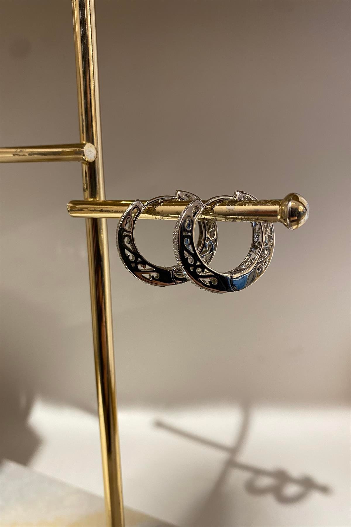 MOTİFLİ ZİRKON TAŞLI HALKA KÜPE 2,4cm