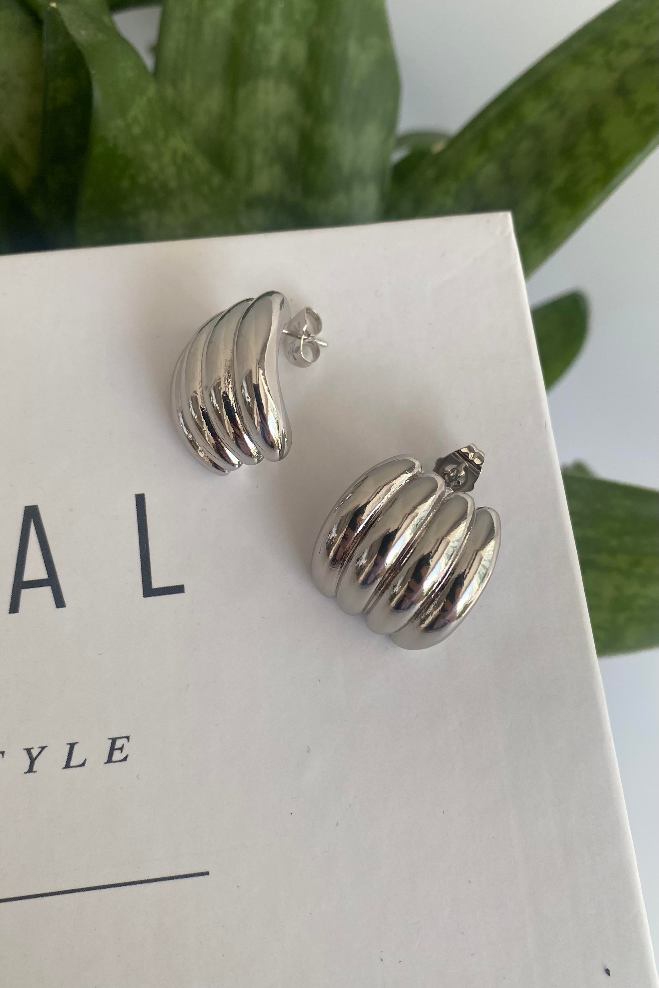 OLUKLU ÇİVİ KÜPE