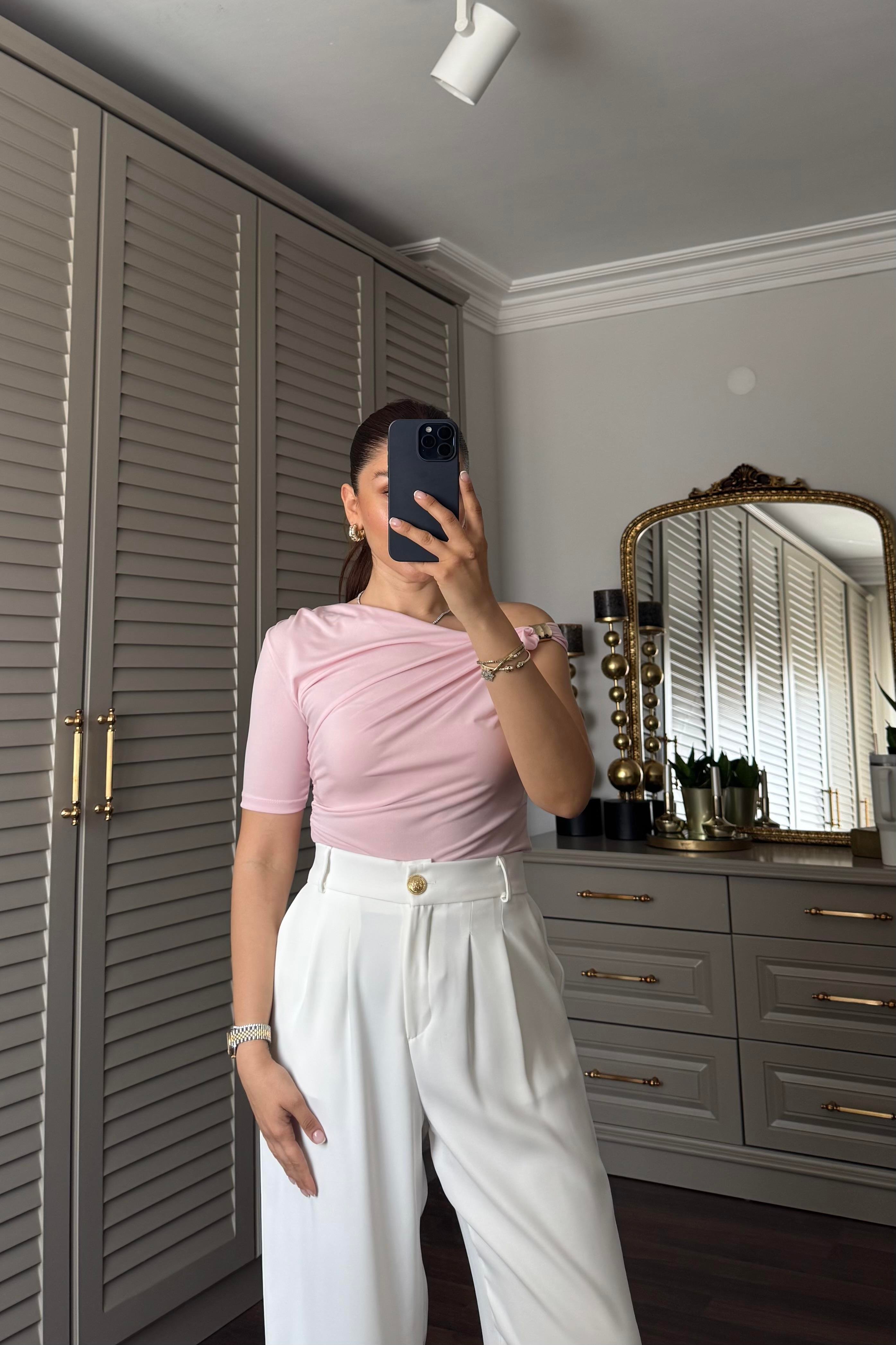 OMUZ TOKALI DRAPELİ BLUZ