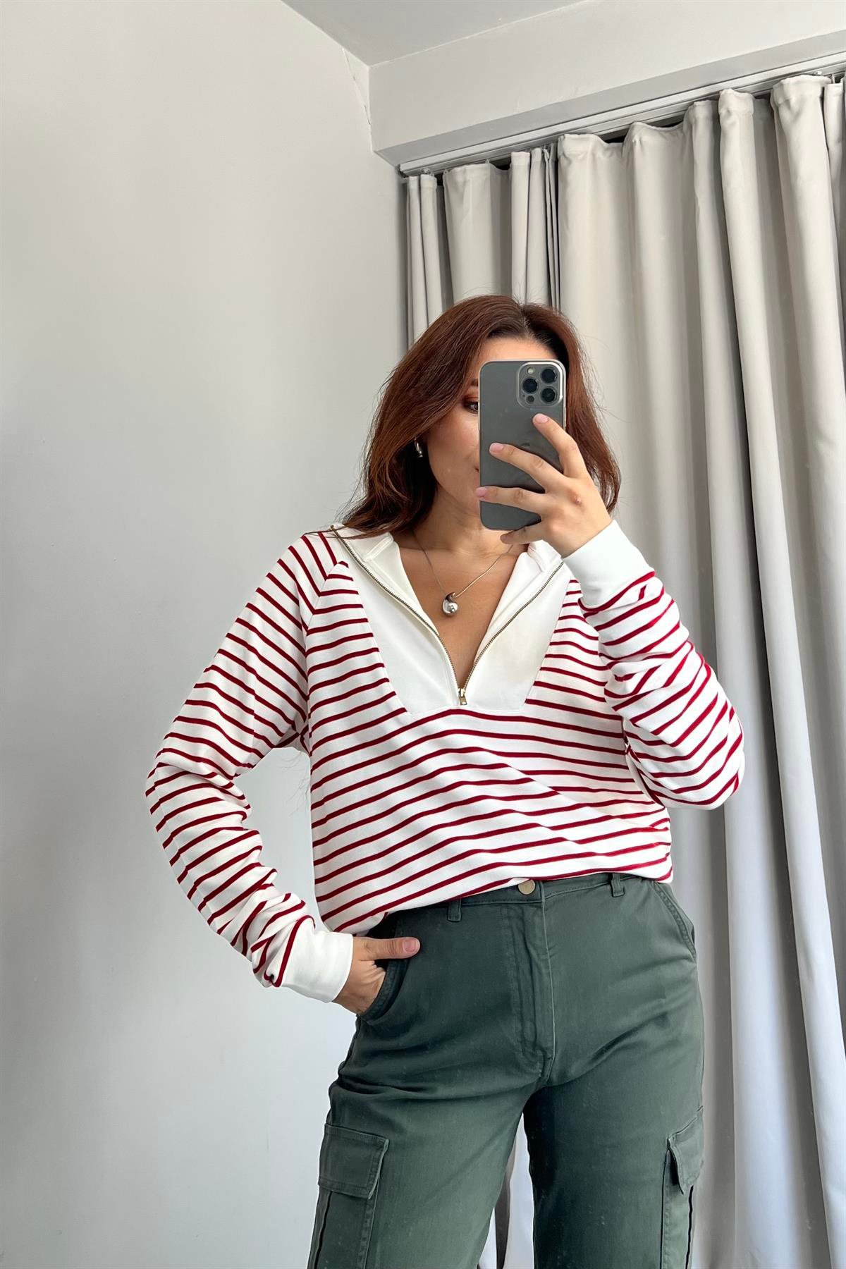 ÖNÜ FERMUARLI ÇİZGİLİ SWEATSHIRT